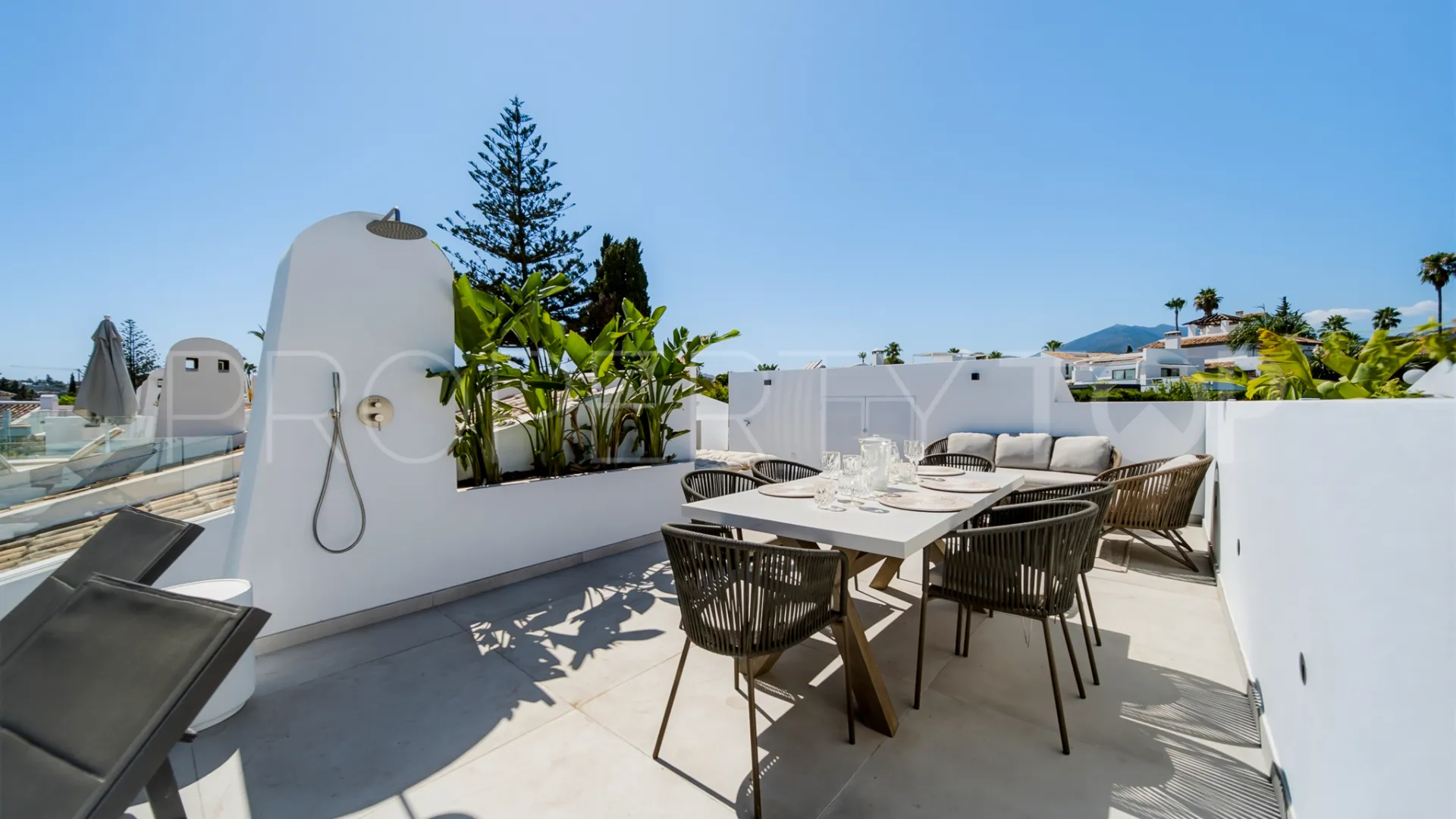 For sale penthouse in Los Dragos with 2 bedrooms