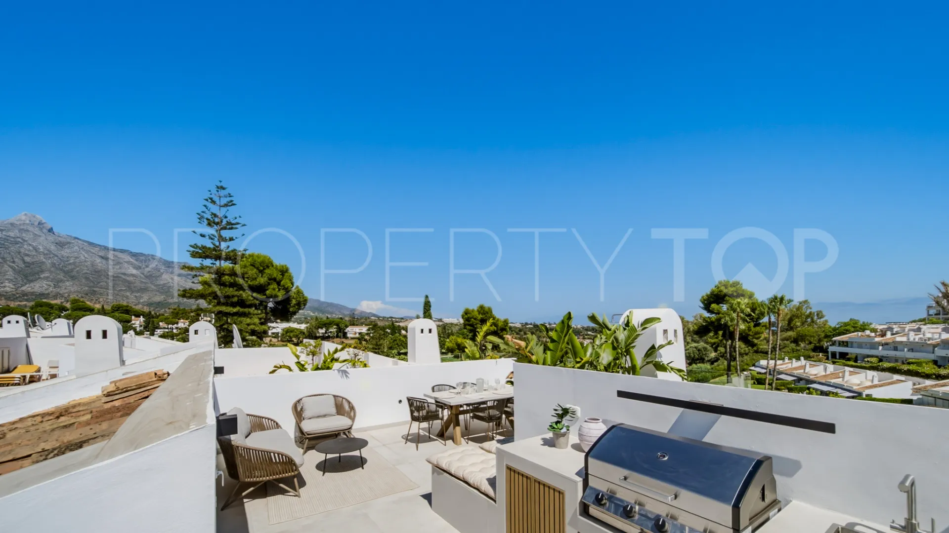 For sale penthouse in Los Dragos with 2 bedrooms