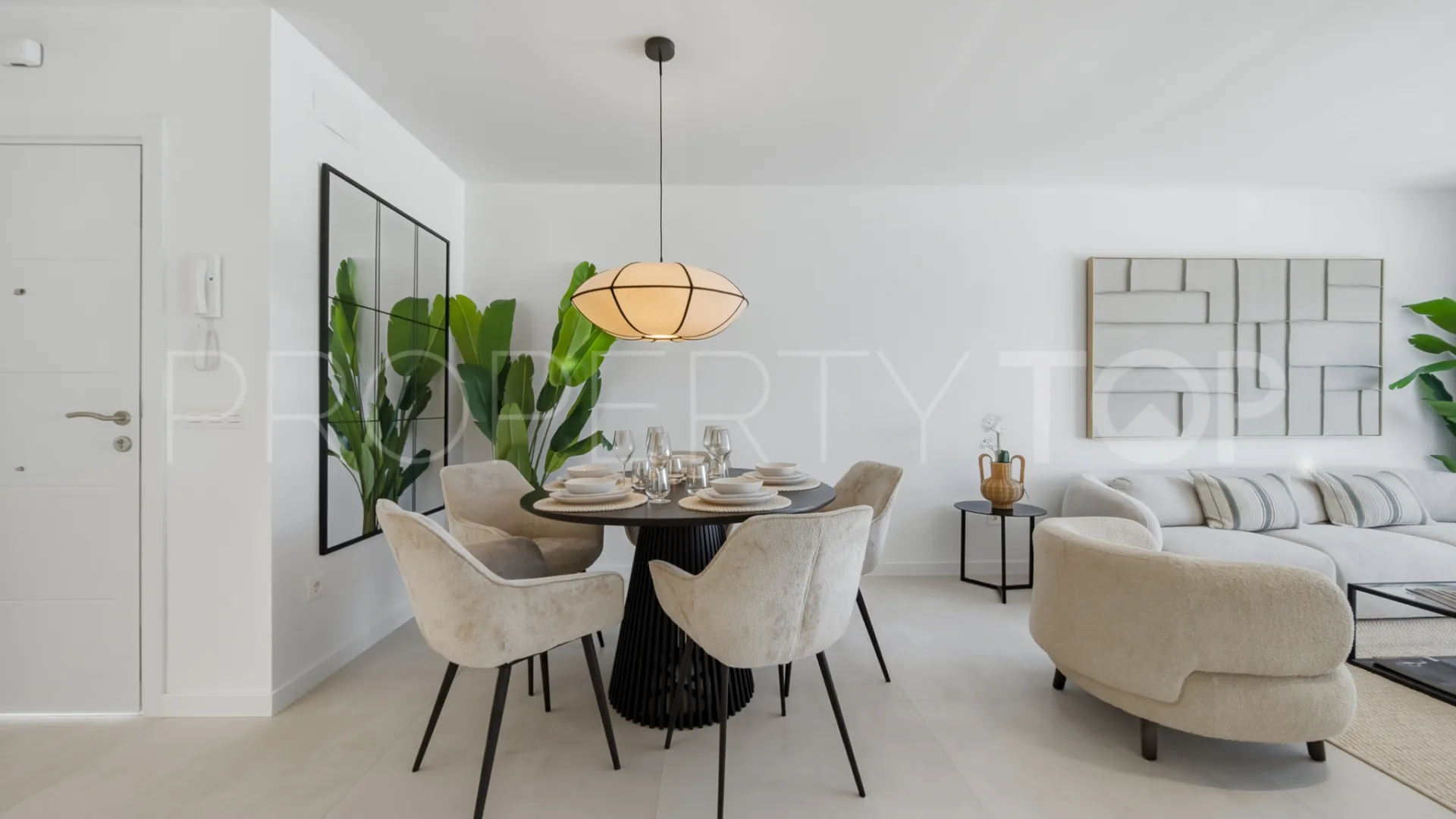 For sale penthouse in Los Dragos with 2 bedrooms