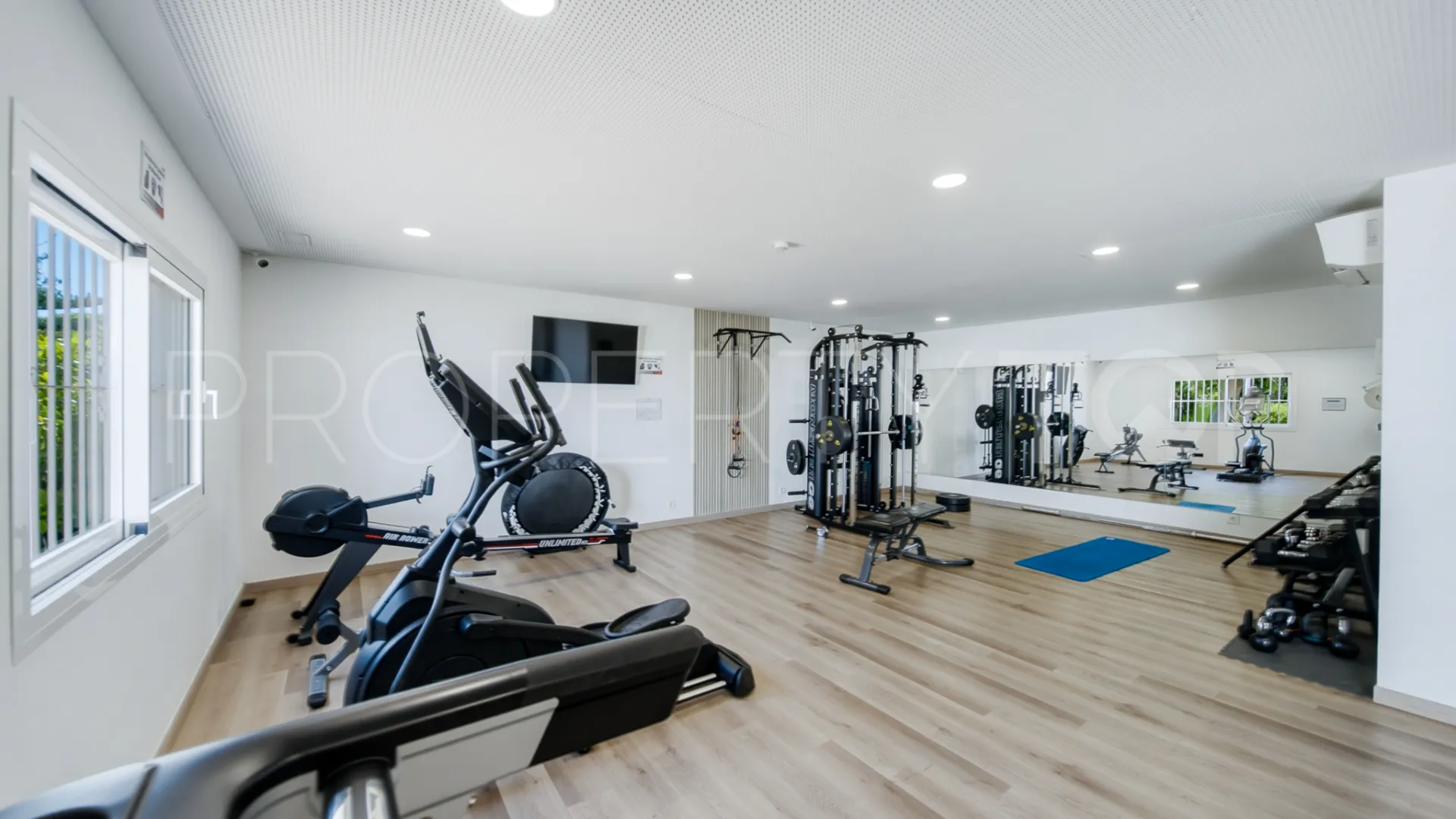 For sale penthouse in Los Dragos with 2 bedrooms