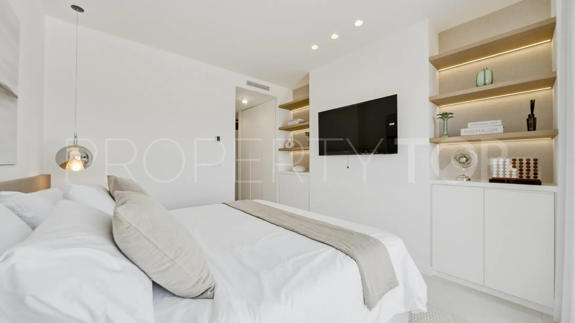 For sale penthouse in Los Dragos with 2 bedrooms