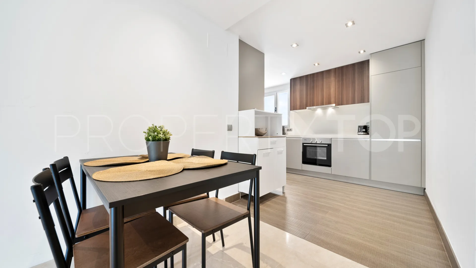 Apartamento en venta con 3 dormitorios en San Pedro de Alcantara