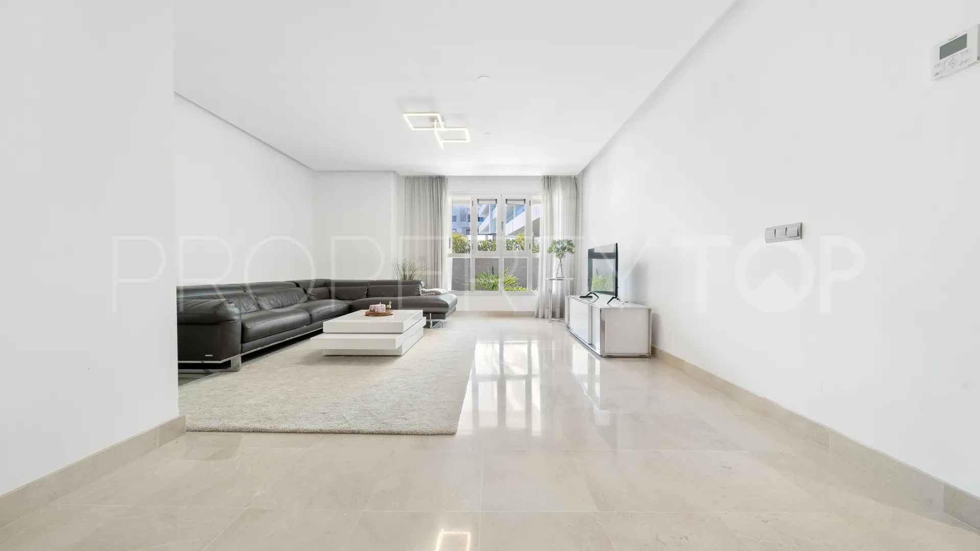 Apartamento en venta con 3 dormitorios en San Pedro de Alcantara