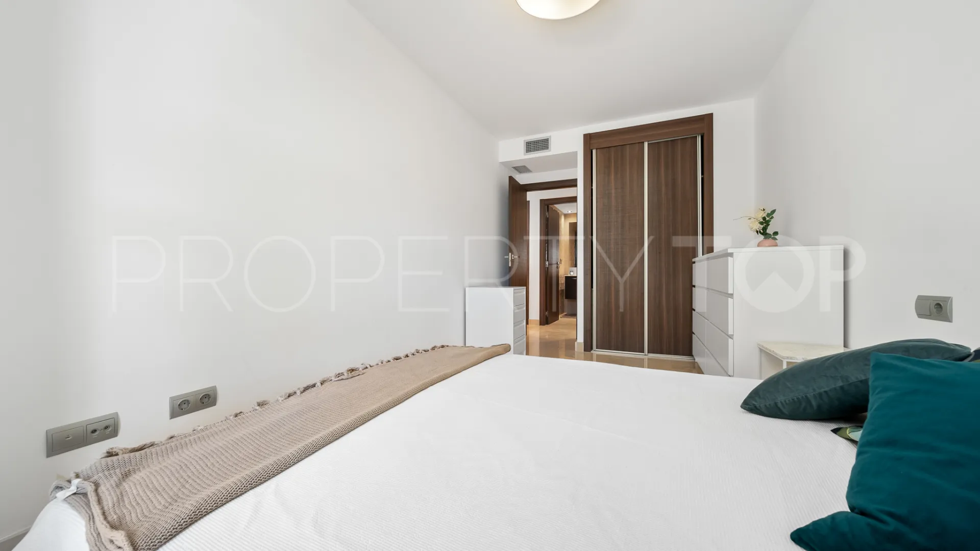 Apartamento en venta con 3 dormitorios en San Pedro de Alcantara