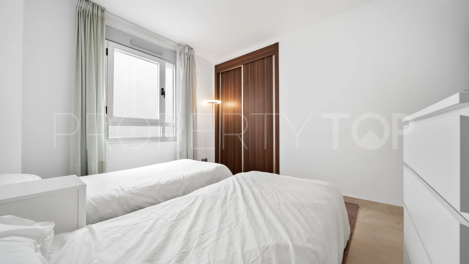 Apartamento en venta con 3 dormitorios en San Pedro de Alcantara