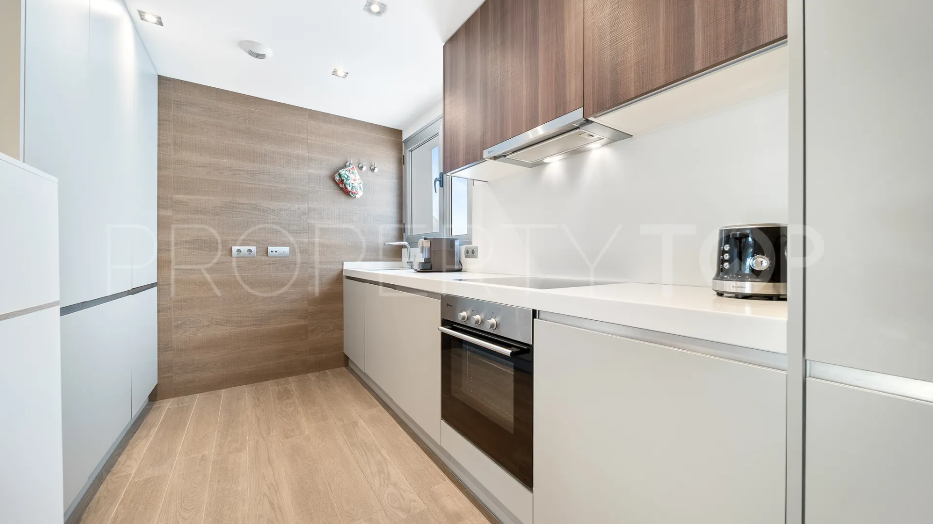 Apartamento en venta con 3 dormitorios en San Pedro de Alcantara
