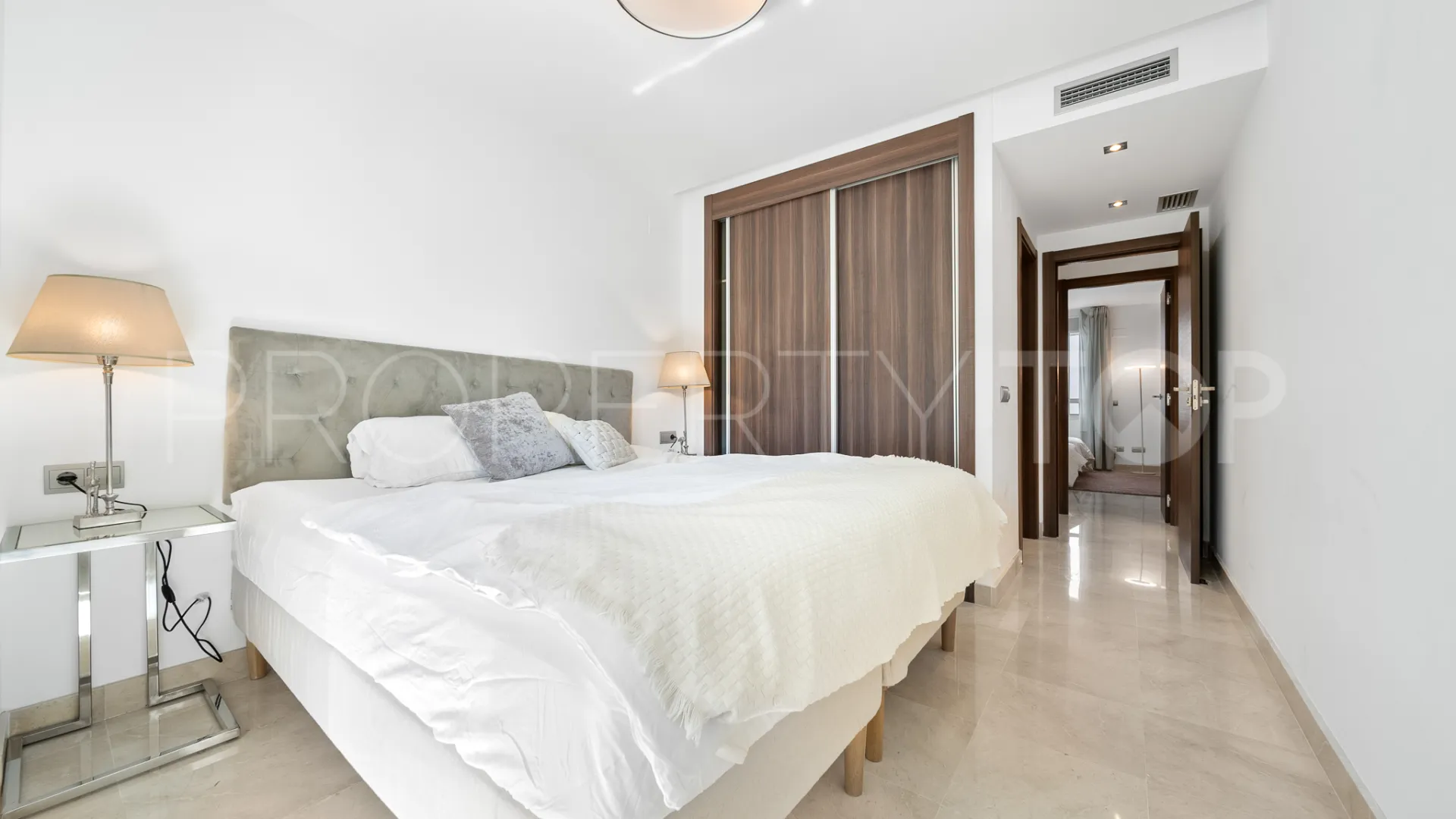 Apartamento en venta con 3 dormitorios en San Pedro de Alcantara