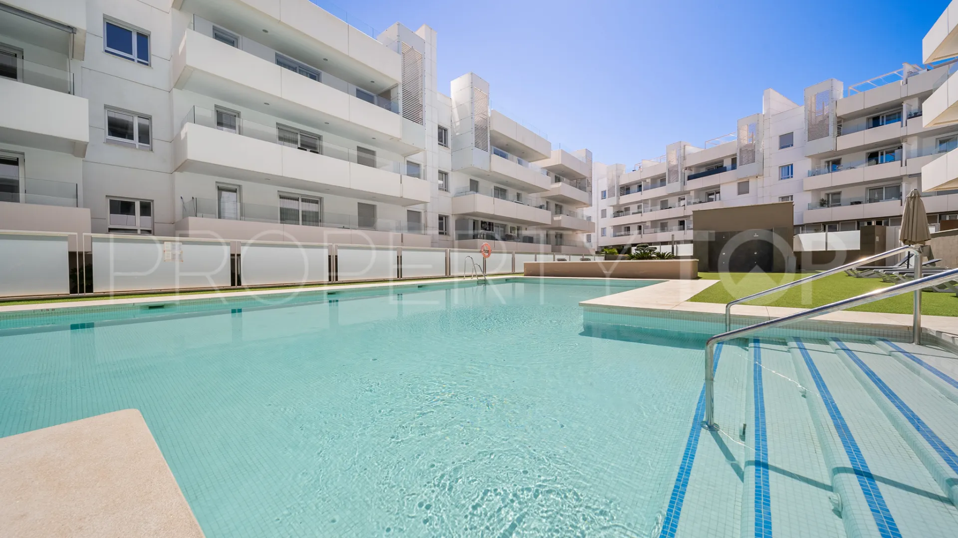 Apartamento en venta con 3 dormitorios en San Pedro de Alcantara