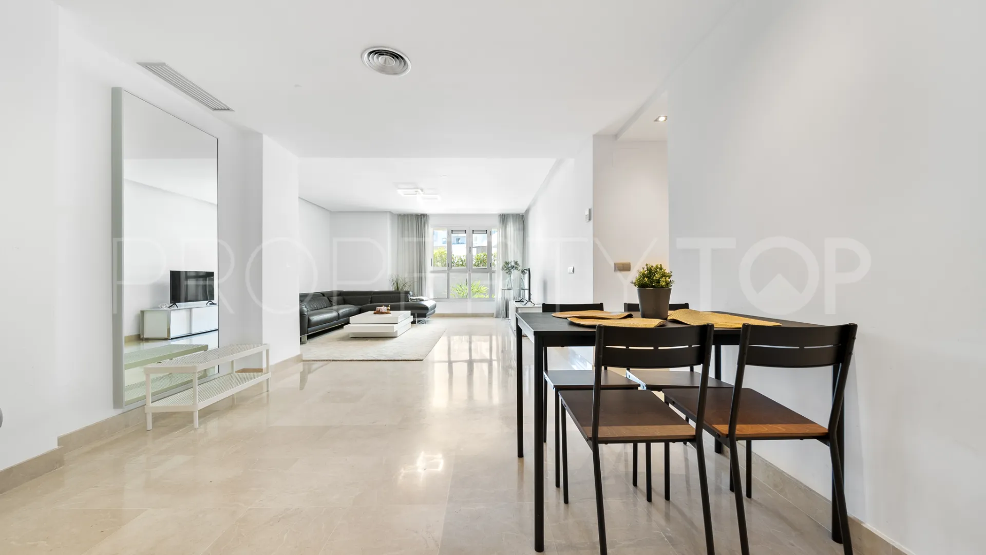 Apartamento en venta con 3 dormitorios en San Pedro de Alcantara