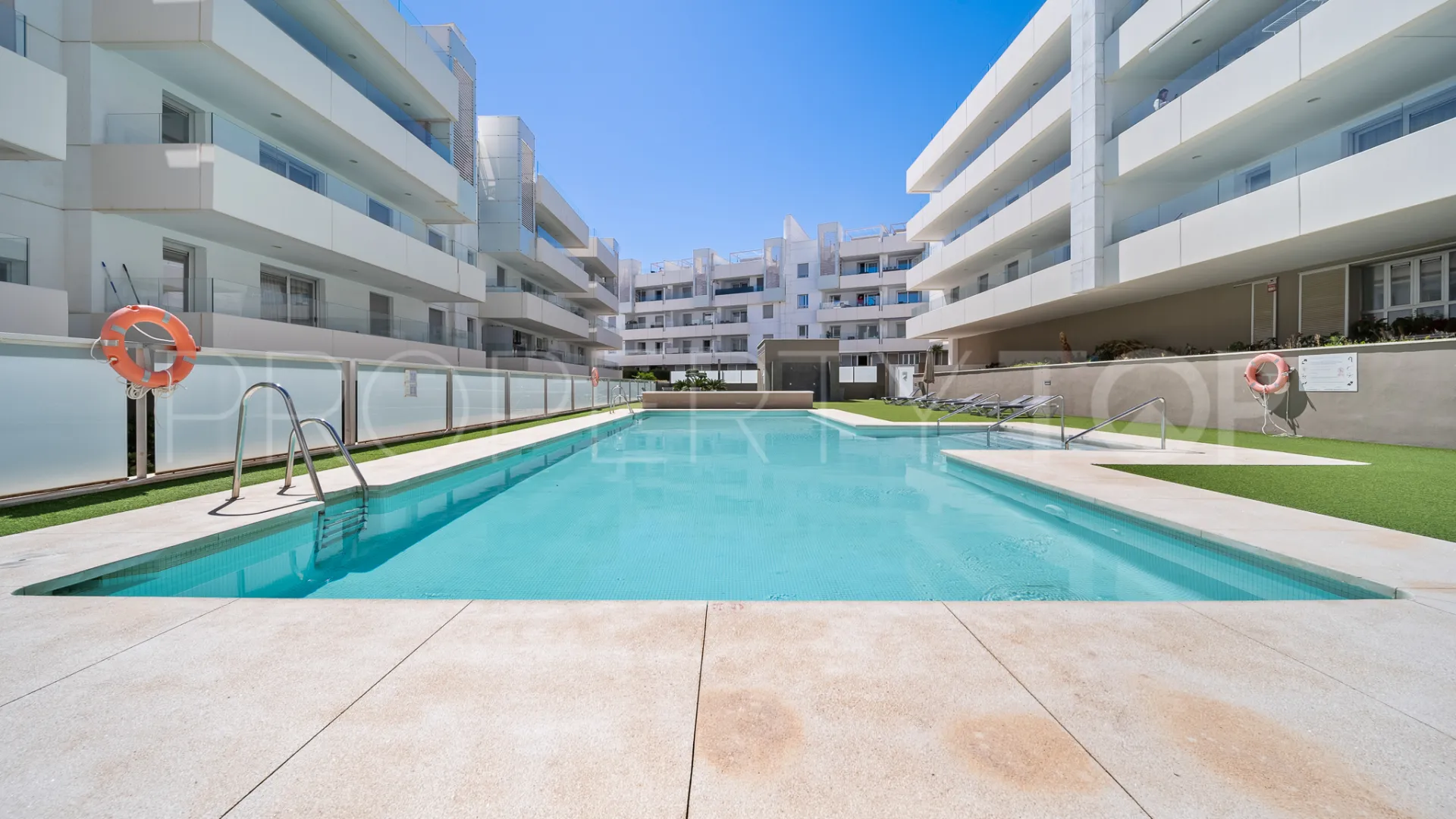 Apartamento en venta con 3 dormitorios en San Pedro de Alcantara