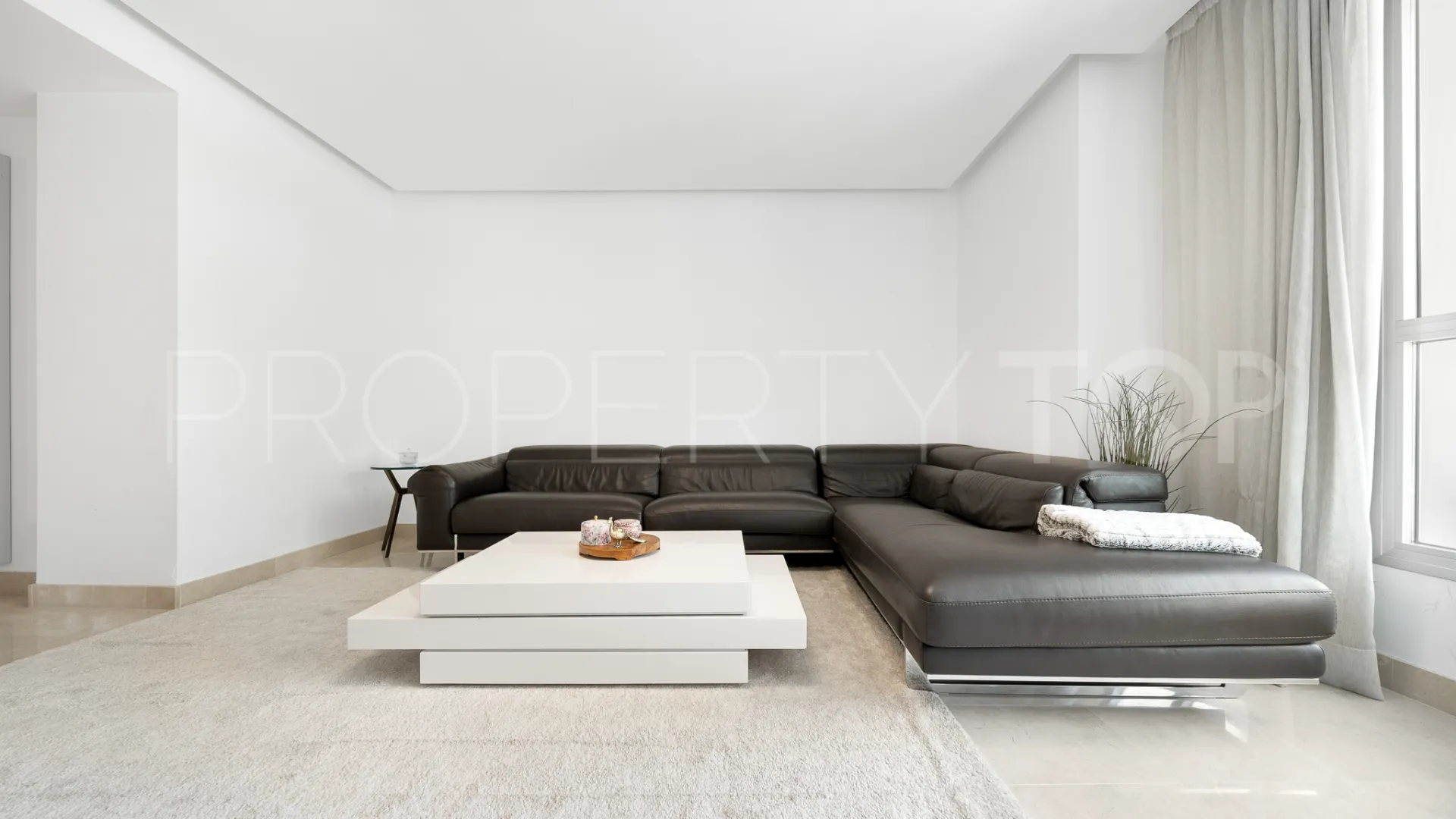 Apartamento en venta con 3 dormitorios en San Pedro de Alcantara