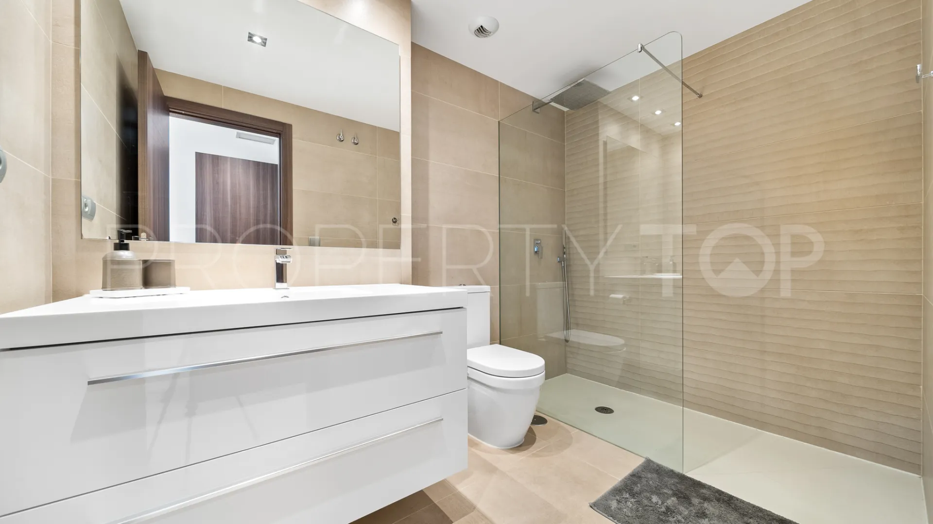 Apartamento en venta con 3 dormitorios en San Pedro de Alcantara