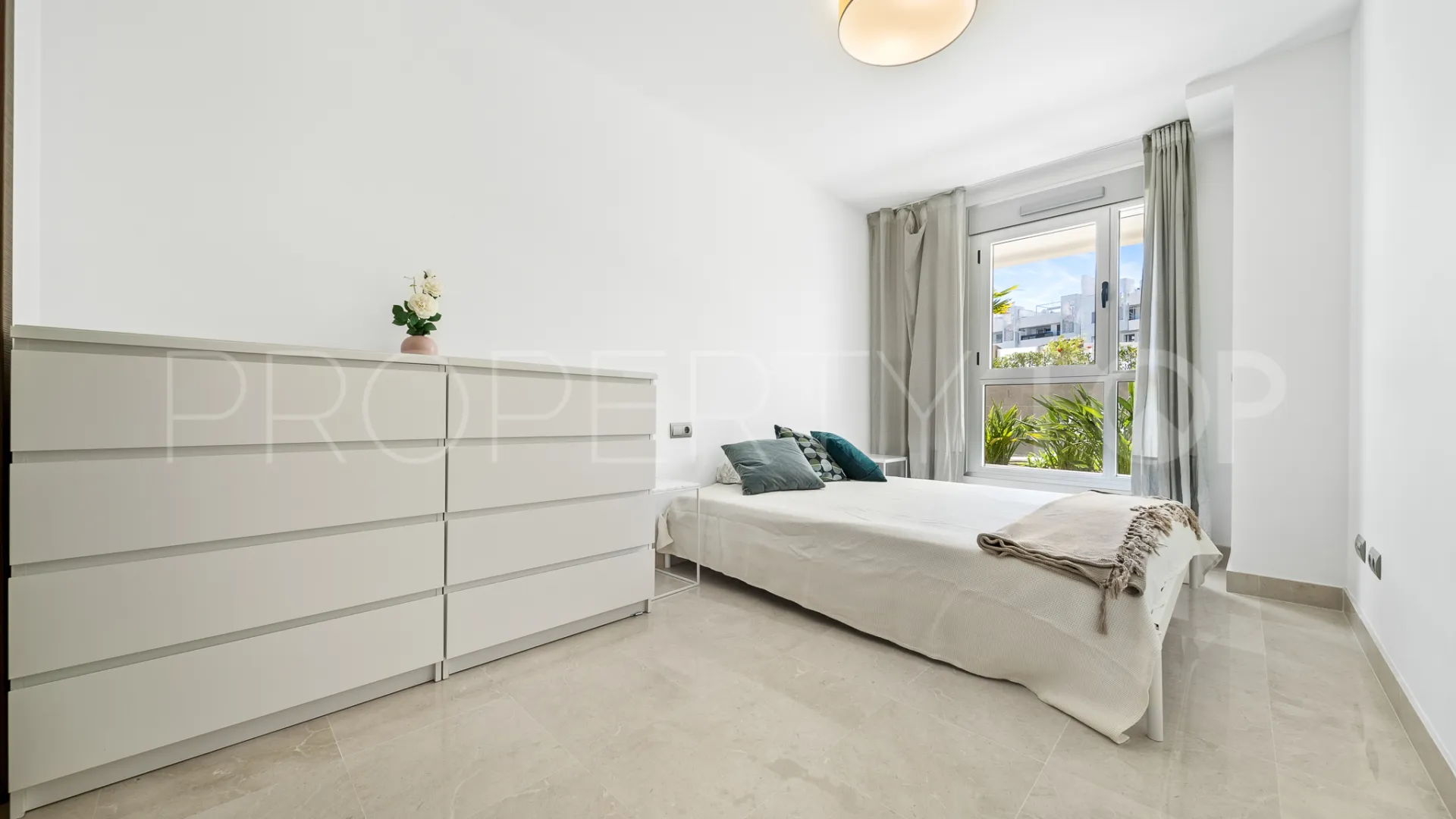Apartamento en venta con 3 dormitorios en San Pedro de Alcantara