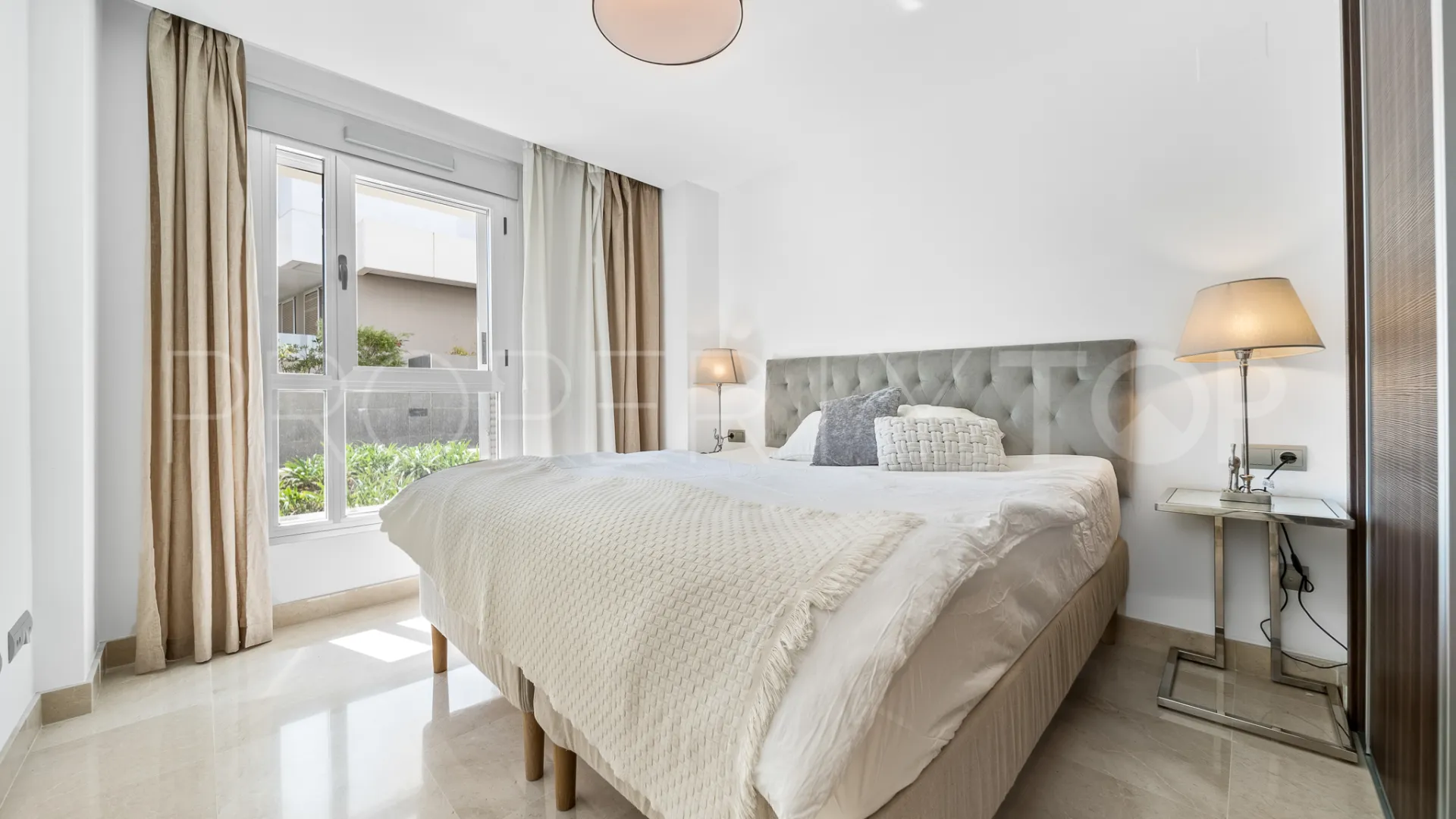 Apartamento en venta con 3 dormitorios en San Pedro de Alcantara