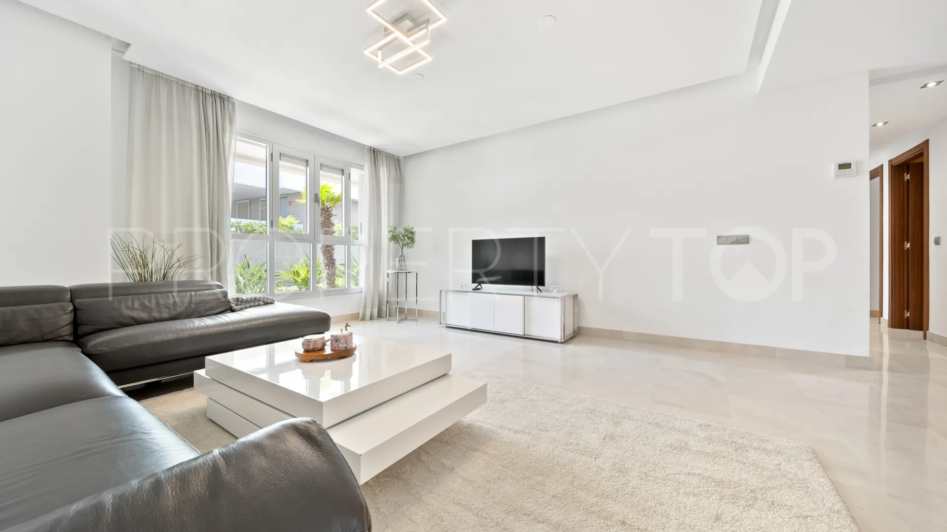 Apartamento en venta con 3 dormitorios en San Pedro de Alcantara