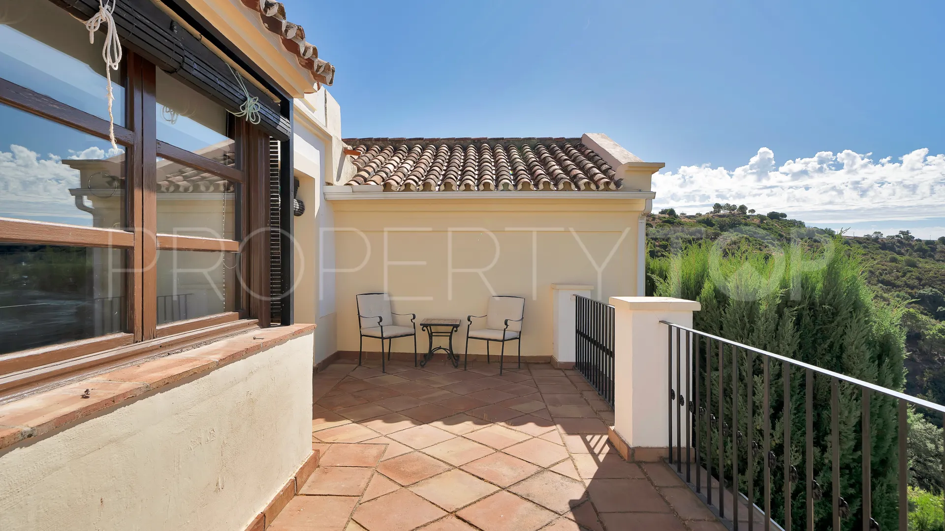 Adosado con 3 dormitorios en venta en Benahavis