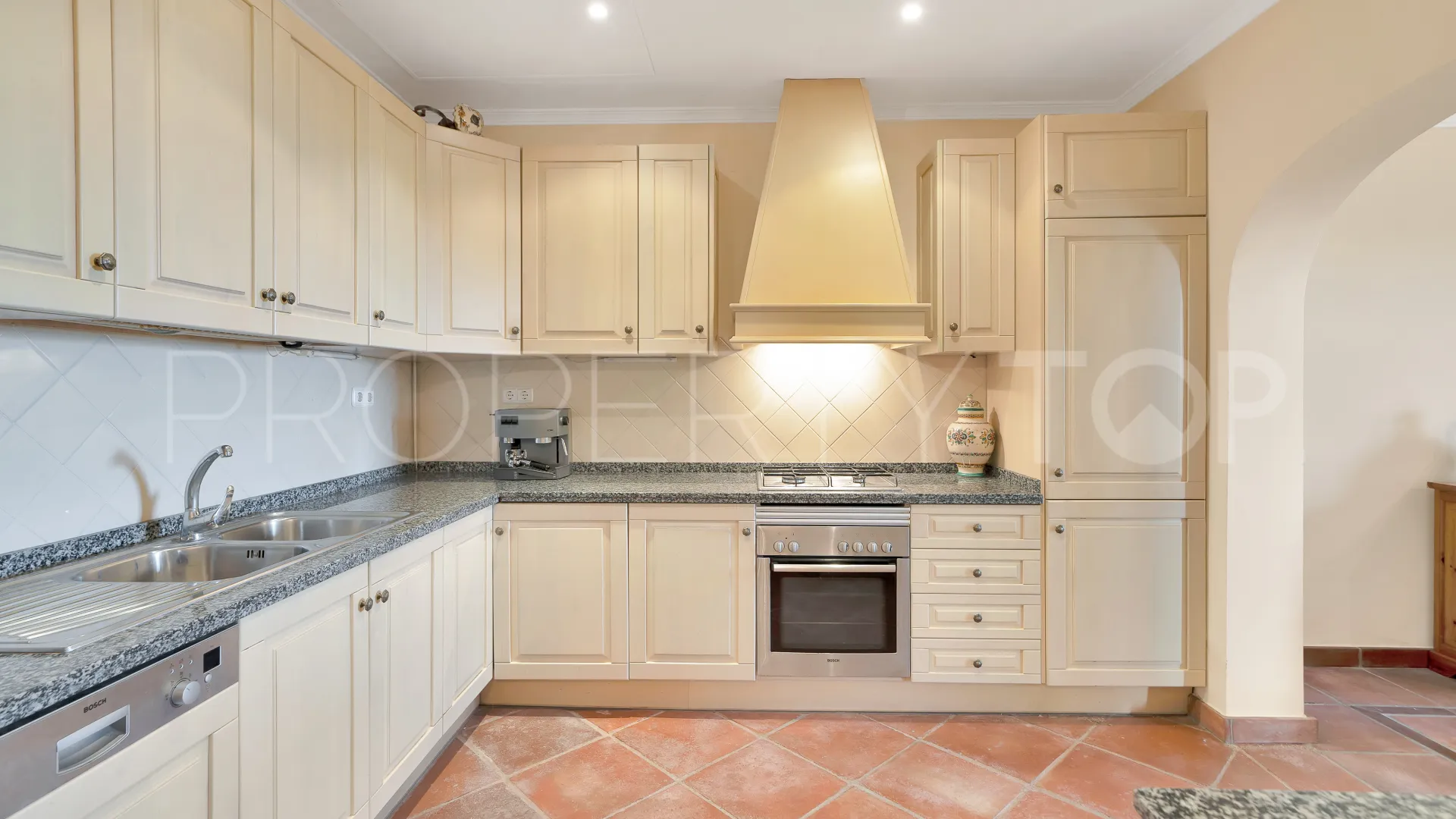 Adosado con 3 dormitorios en venta en Benahavis