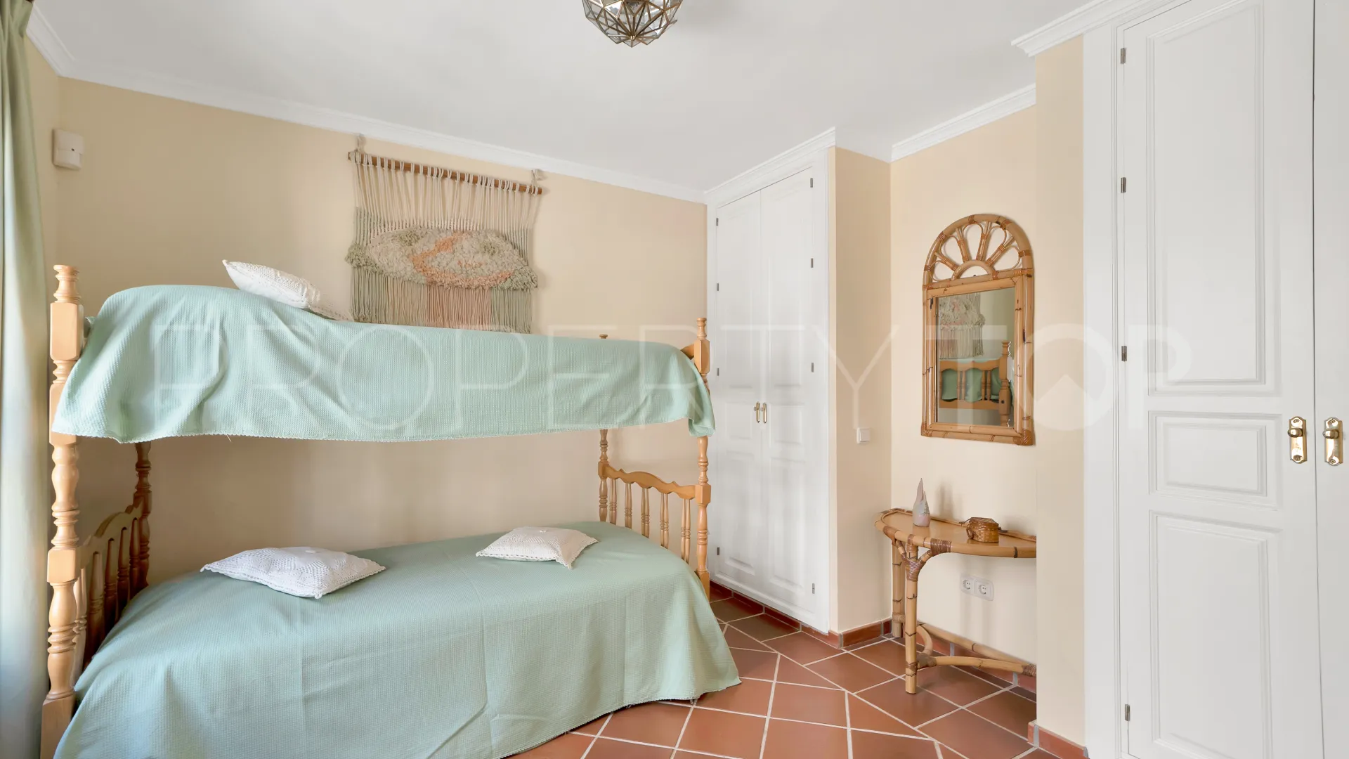 Adosado con 3 dormitorios en venta en Benahavis