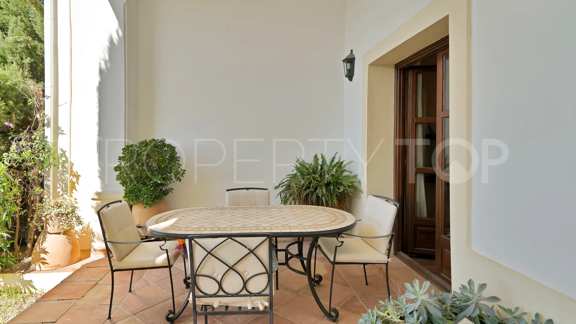 Adosado con 3 dormitorios en venta en Benahavis