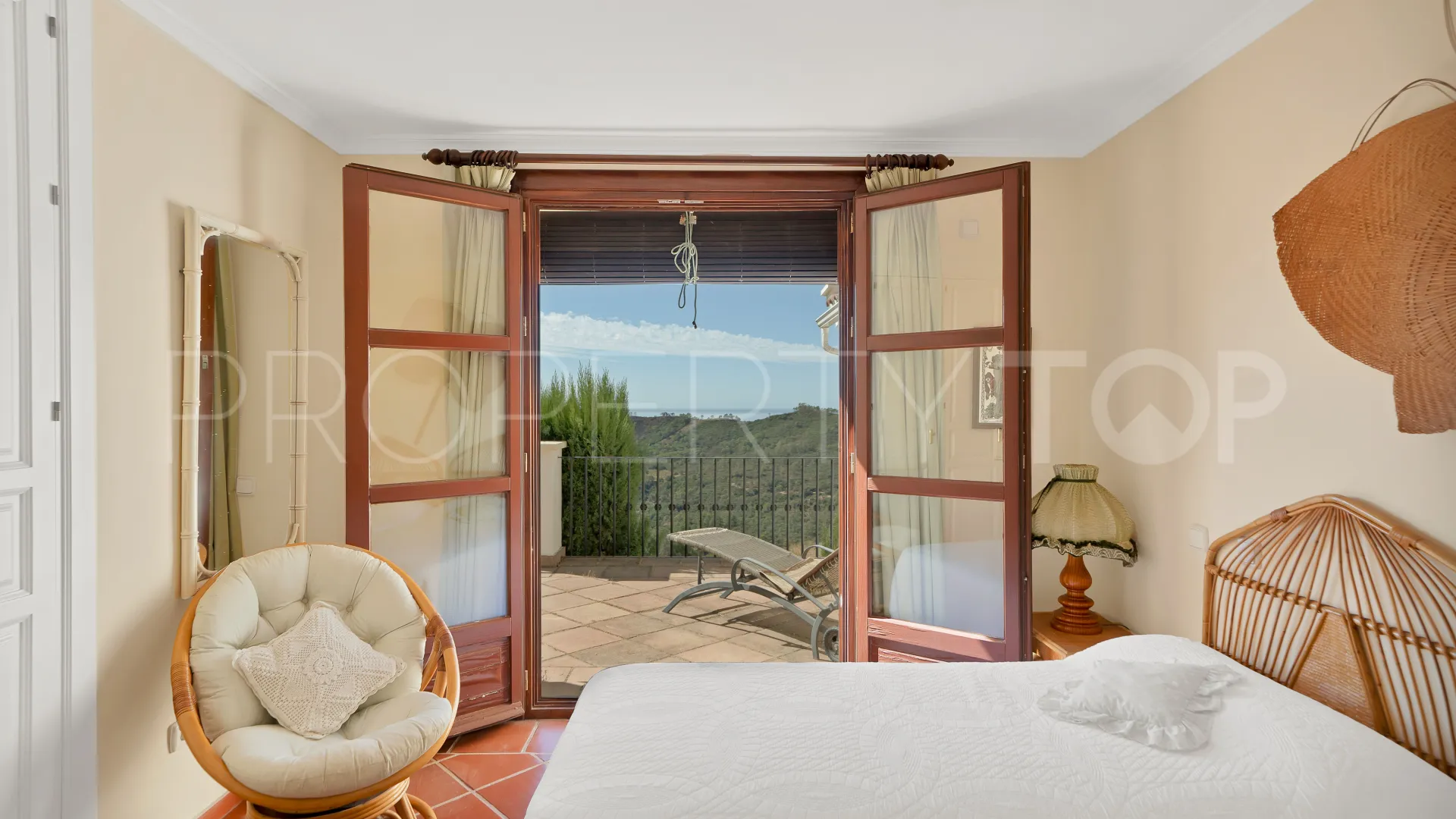 Adosado con 3 dormitorios en venta en Benahavis