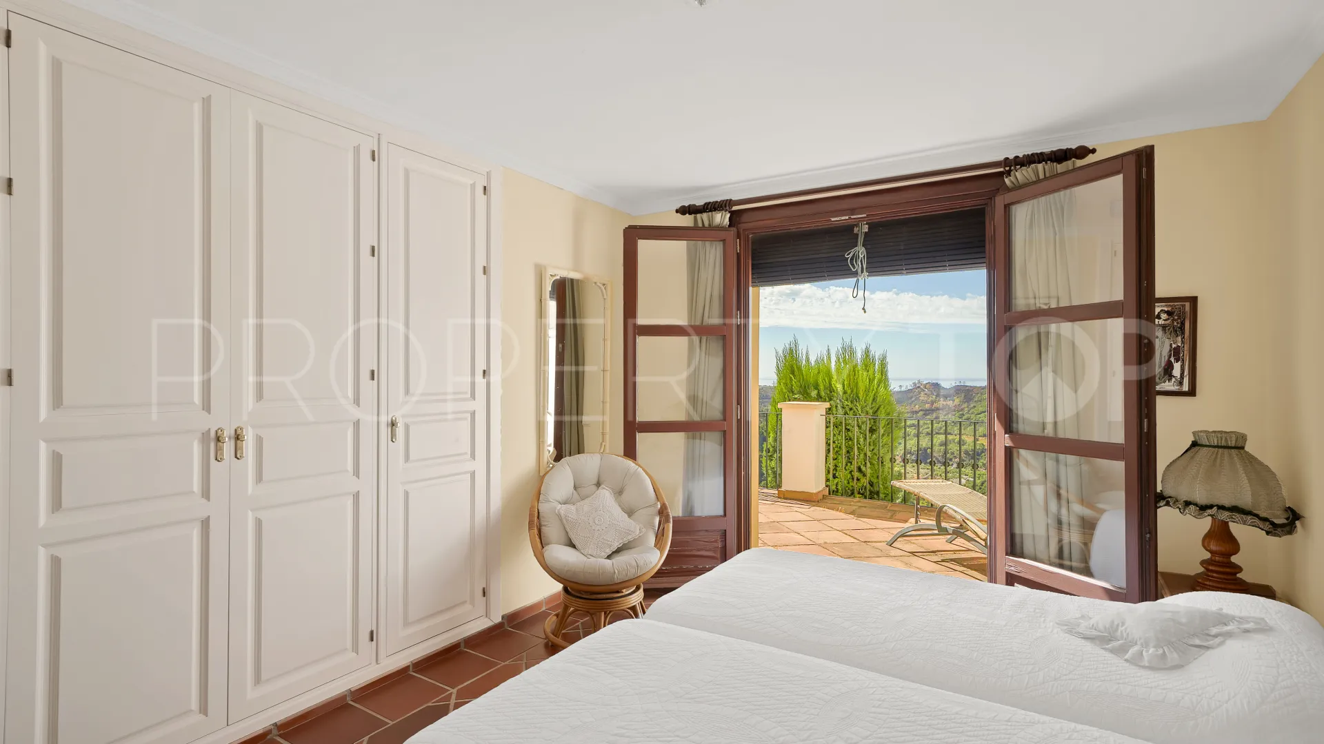 Adosado con 3 dormitorios en venta en Benahavis