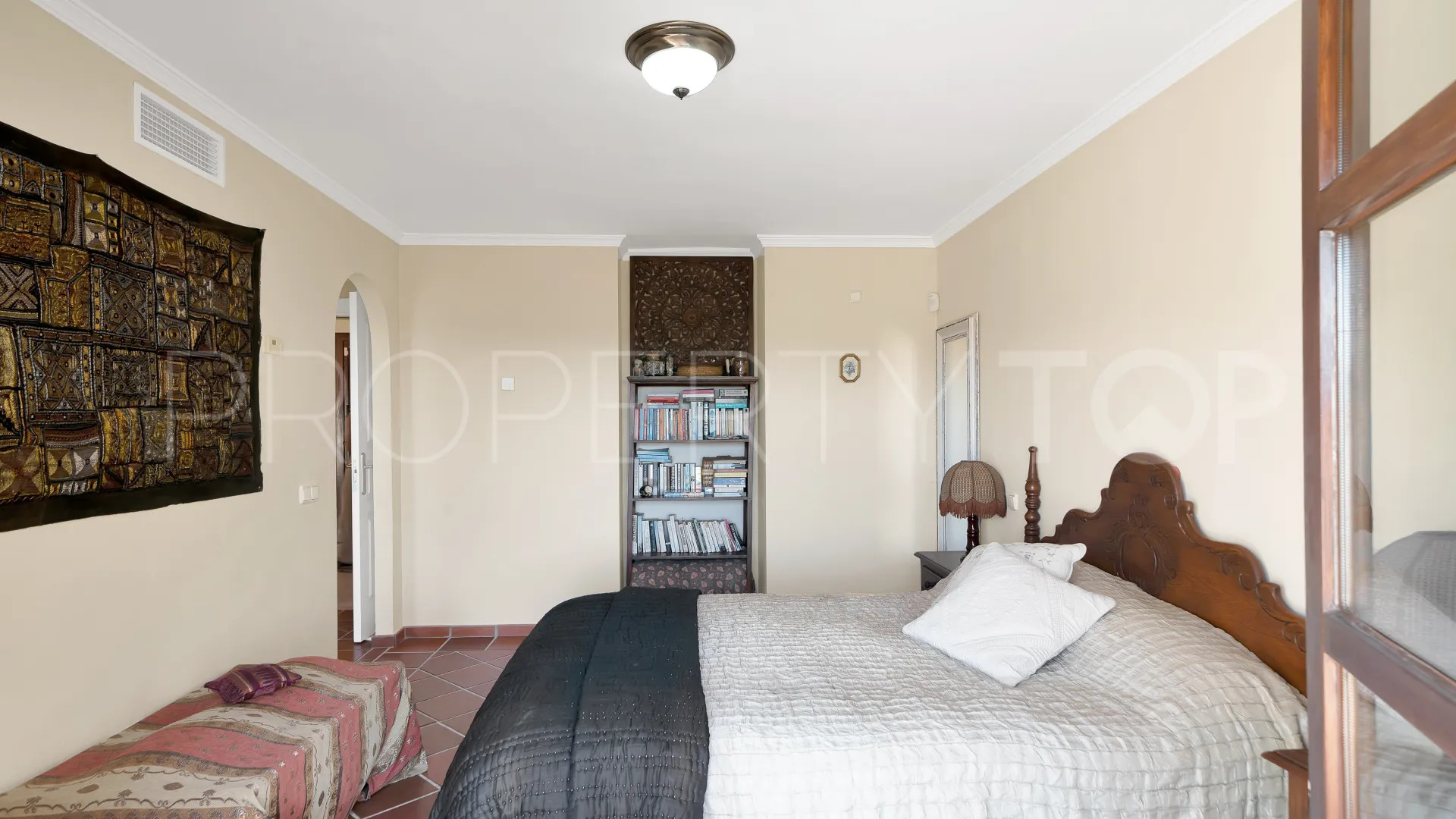 Adosado con 3 dormitorios en venta en Benahavis