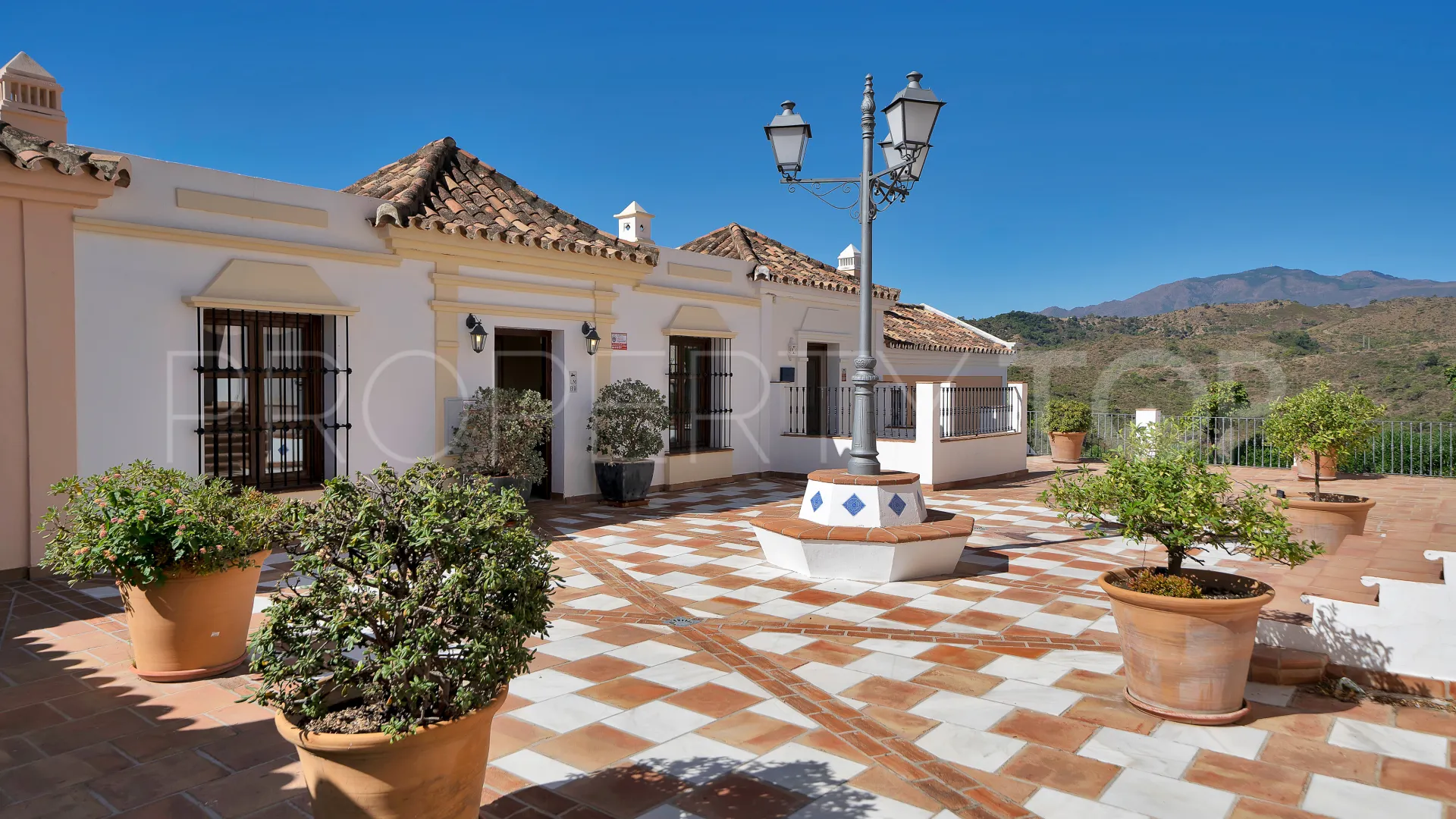 Adosado con 3 dormitorios en venta en Benahavis