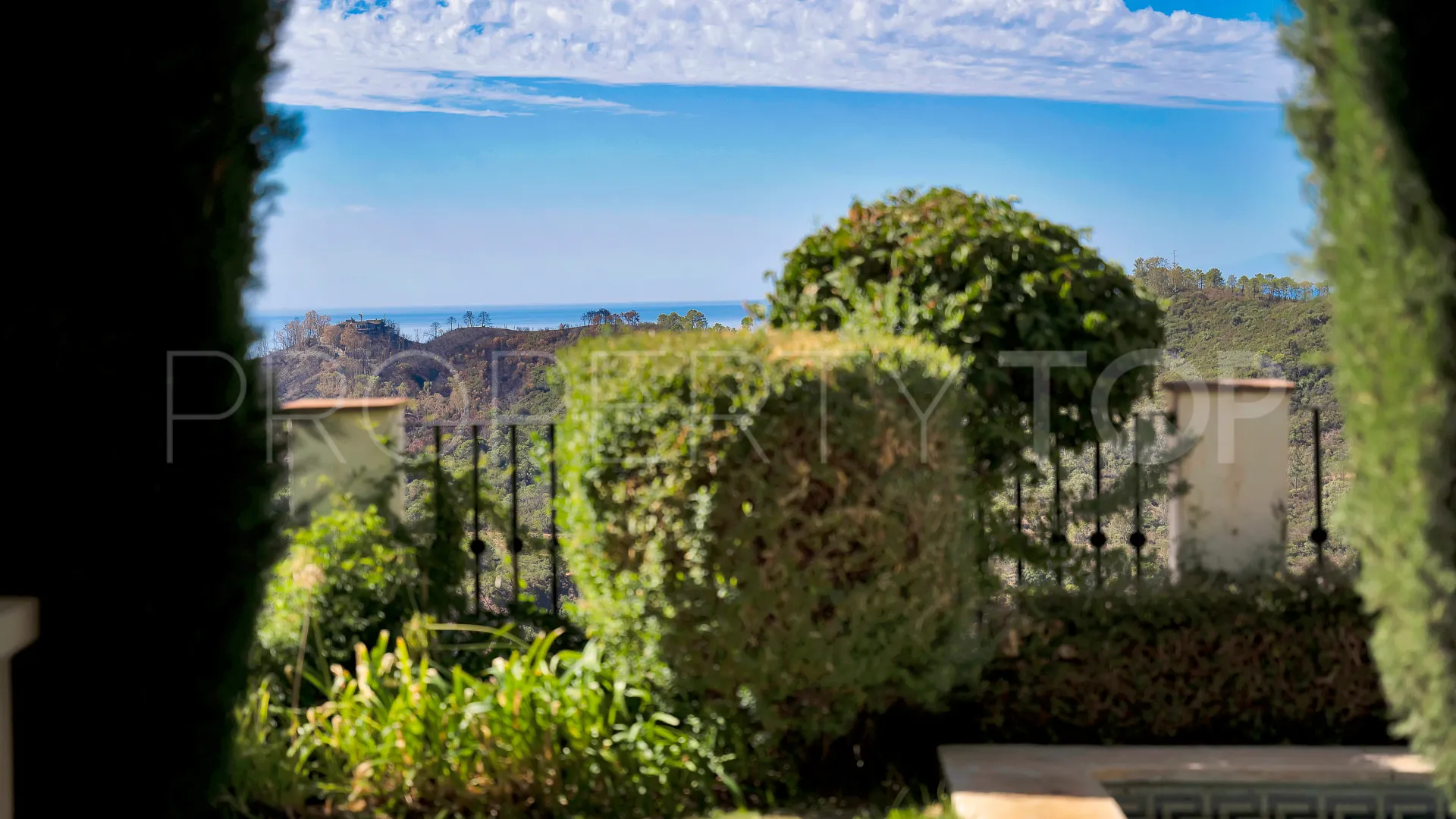 Adosado con 3 dormitorios en venta en Benahavis