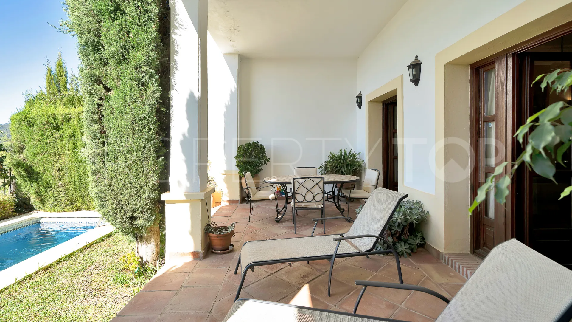 Adosado con 3 dormitorios en venta en Benahavis