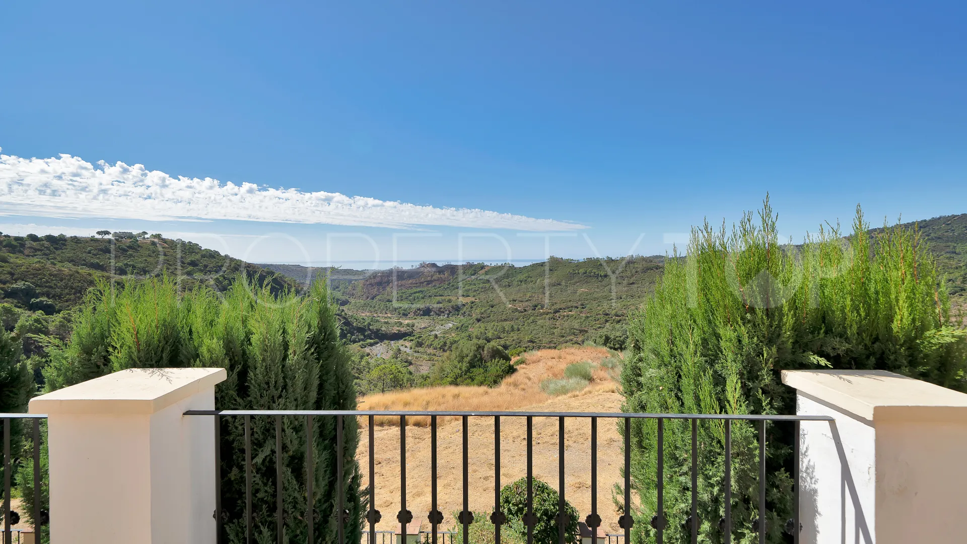 Adosado con 3 dormitorios en venta en Benahavis