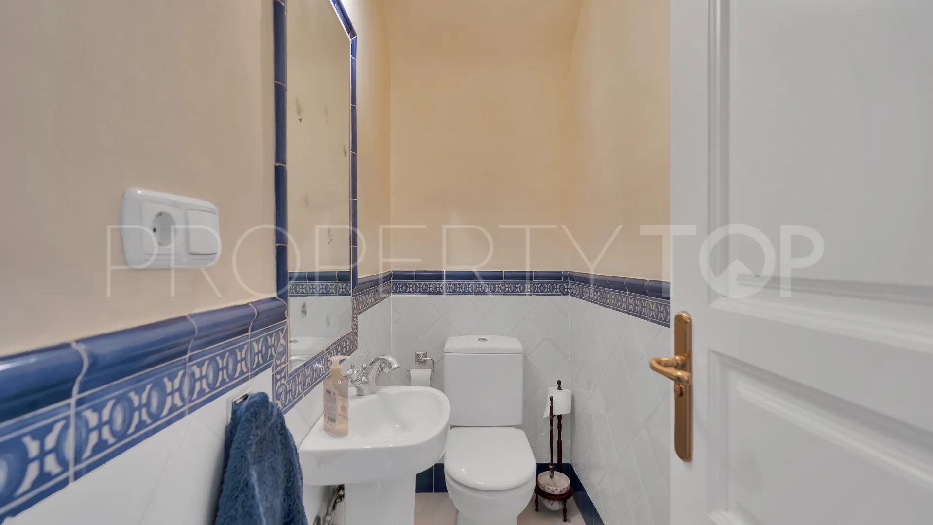 Adosado con 3 dormitorios en venta en Benahavis