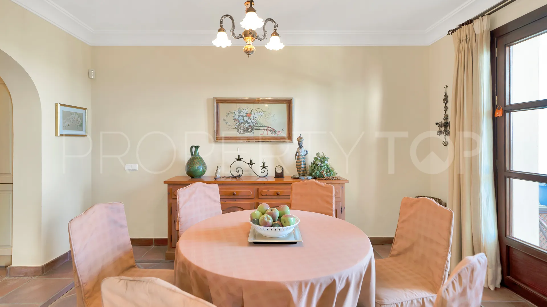 Adosado con 3 dormitorios en venta en Benahavis