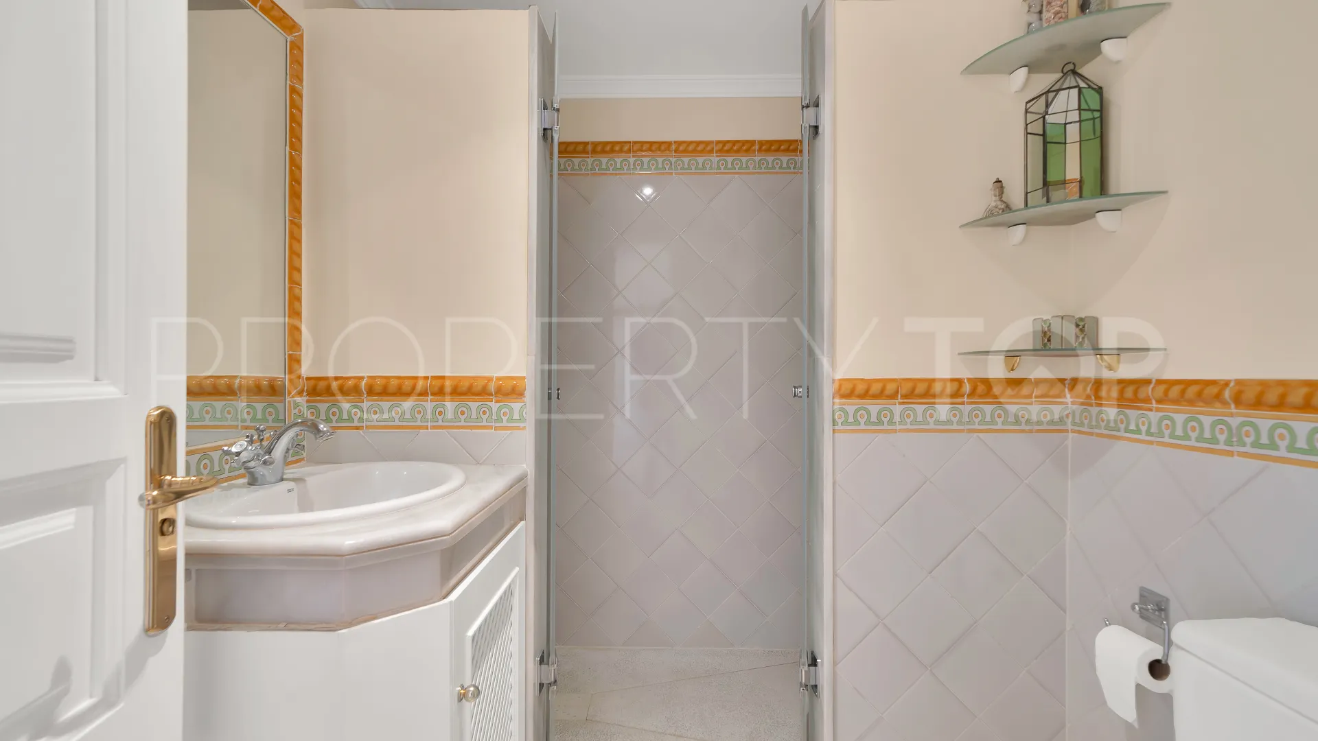 Adosado con 3 dormitorios en venta en Benahavis