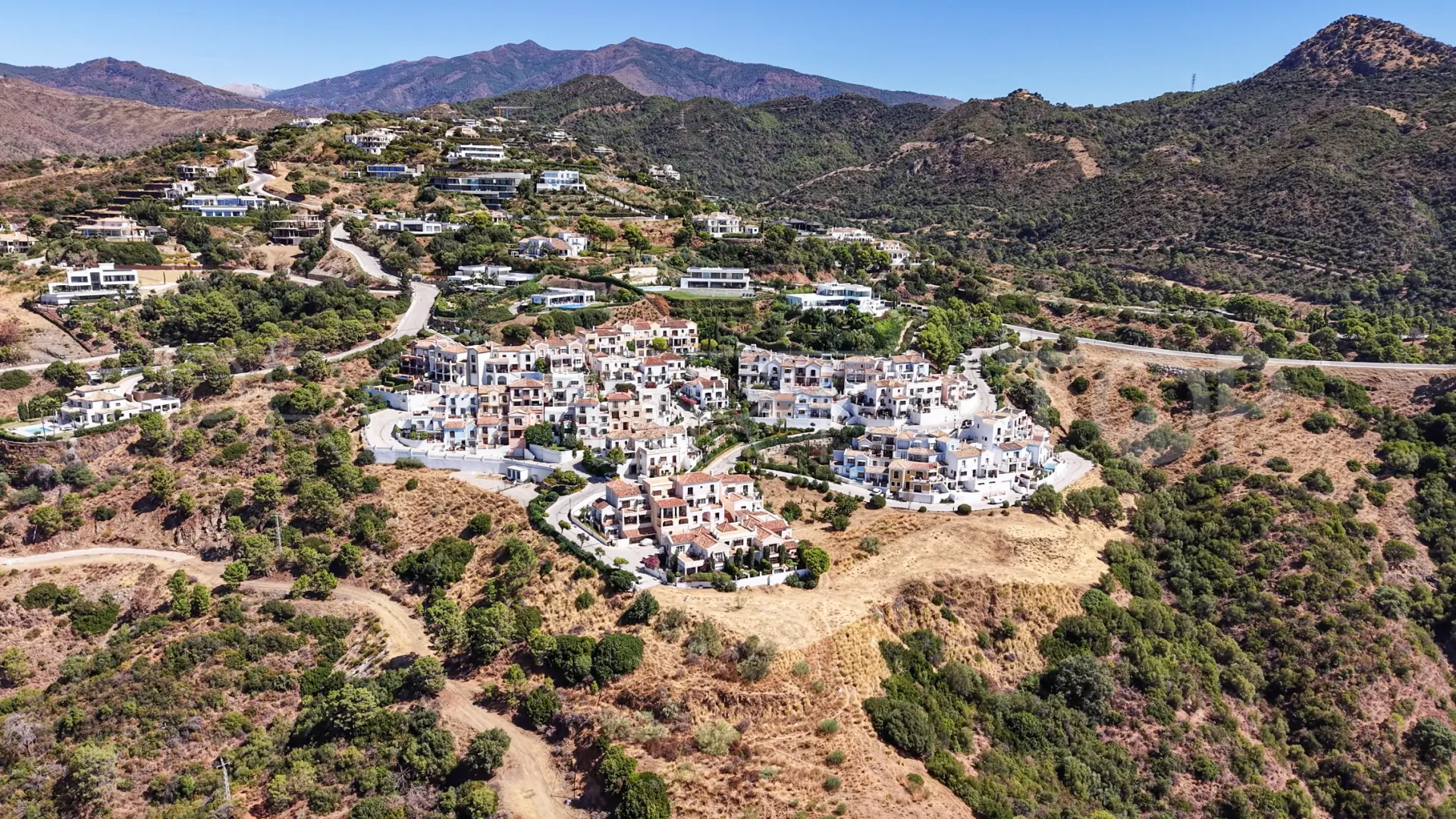 Adosado con 3 dormitorios en venta en Benahavis