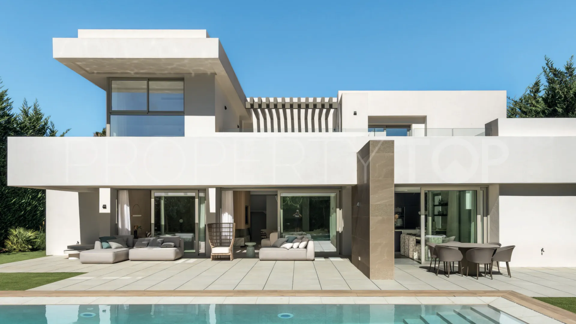 For sale villa with 5 bedrooms in Estepona