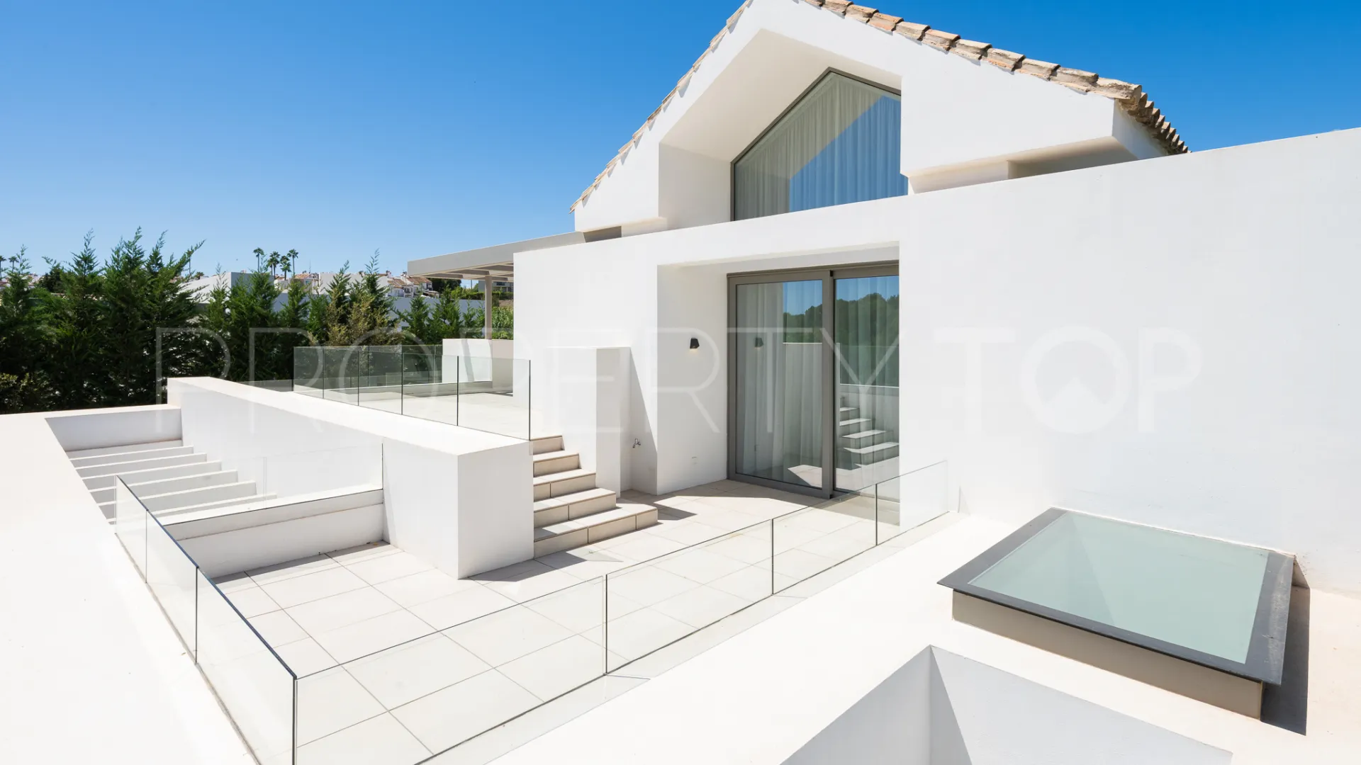 For sale villa with 5 bedrooms in Estepona