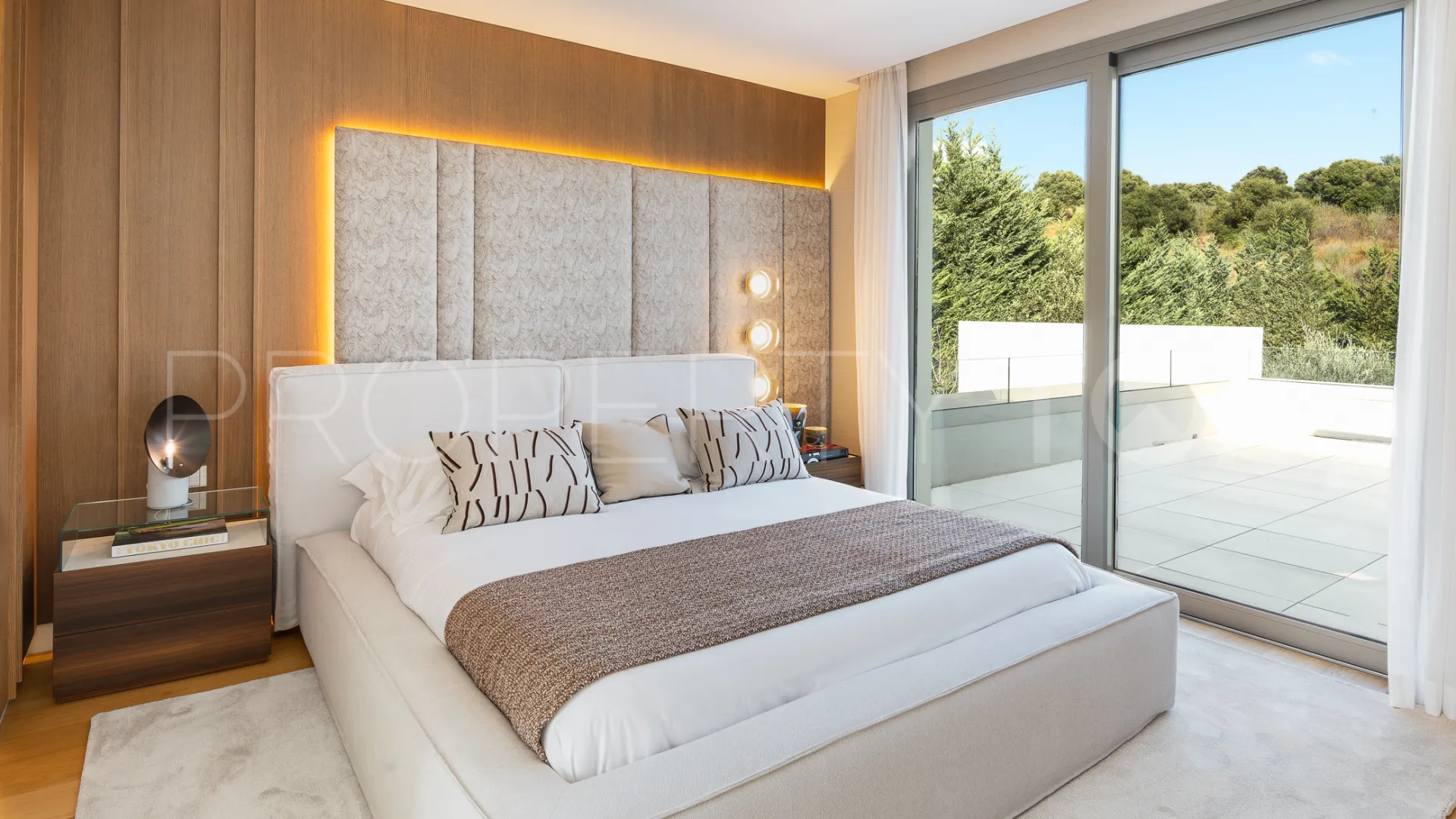 For sale villa with 5 bedrooms in Estepona