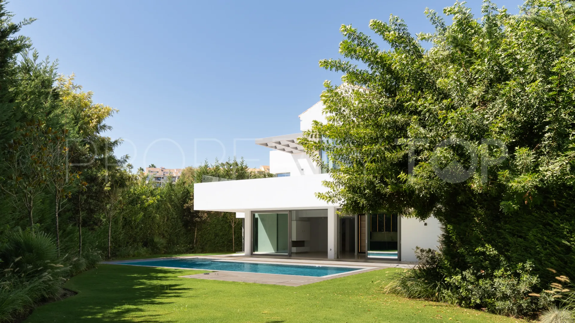For sale villa with 5 bedrooms in Estepona