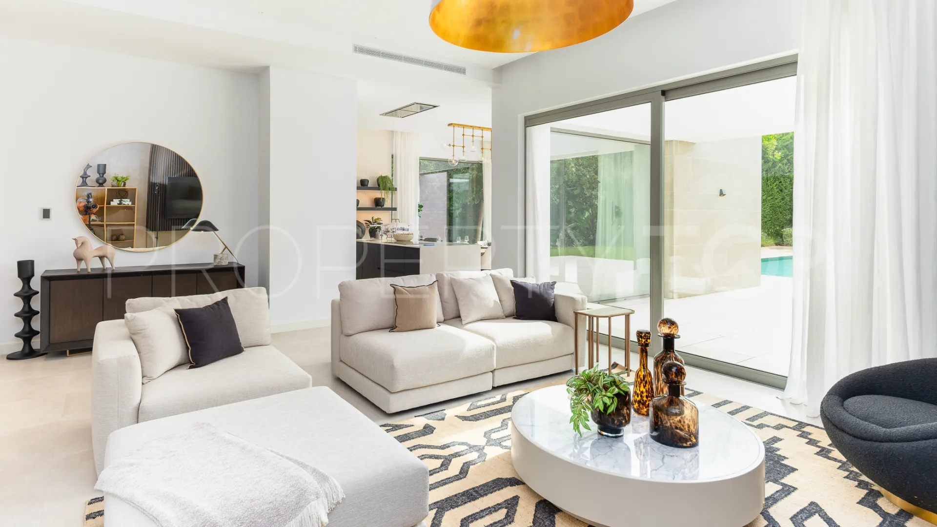 For sale villa with 5 bedrooms in Estepona