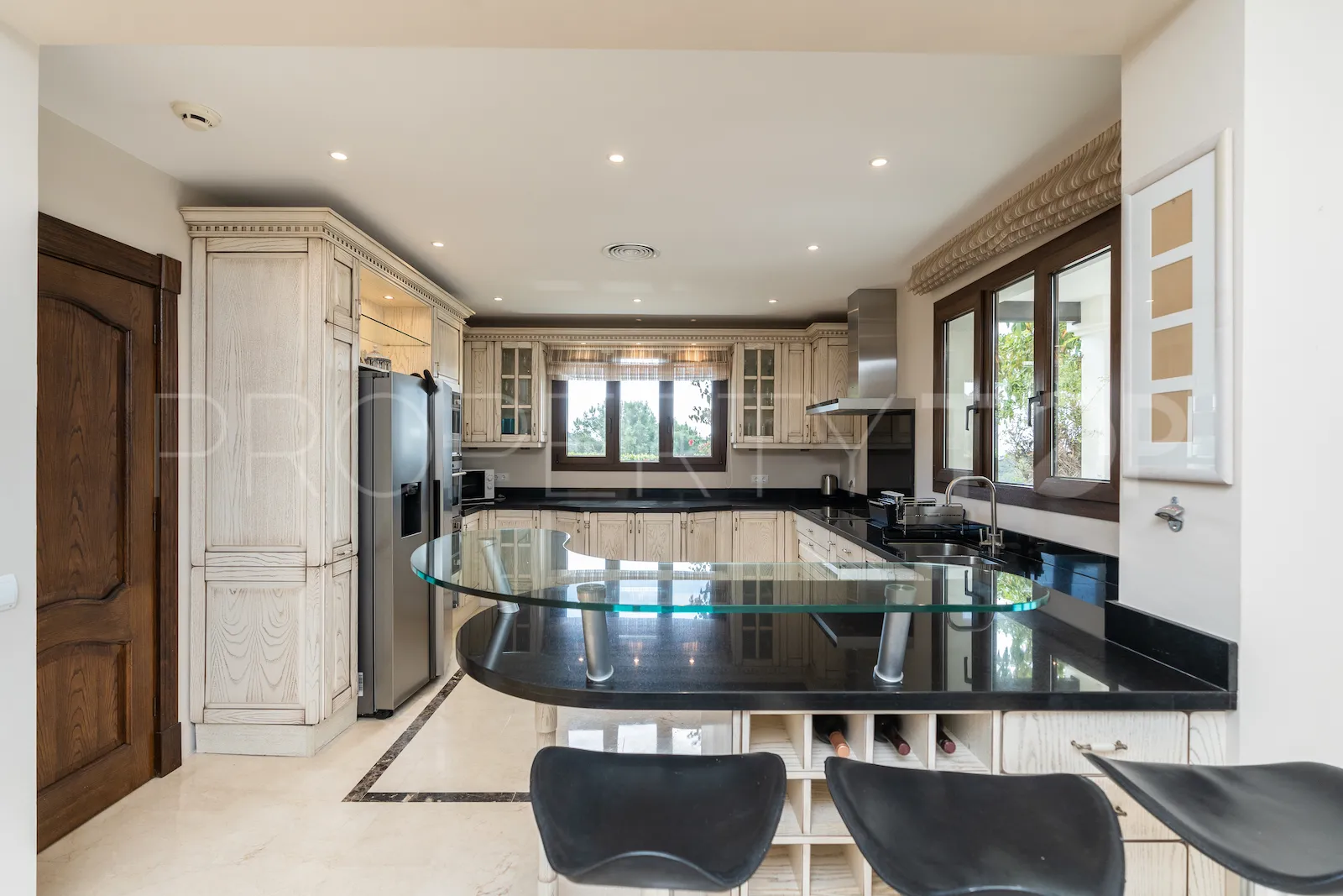 Se vende villa de 6 dormitorios en Benahavis