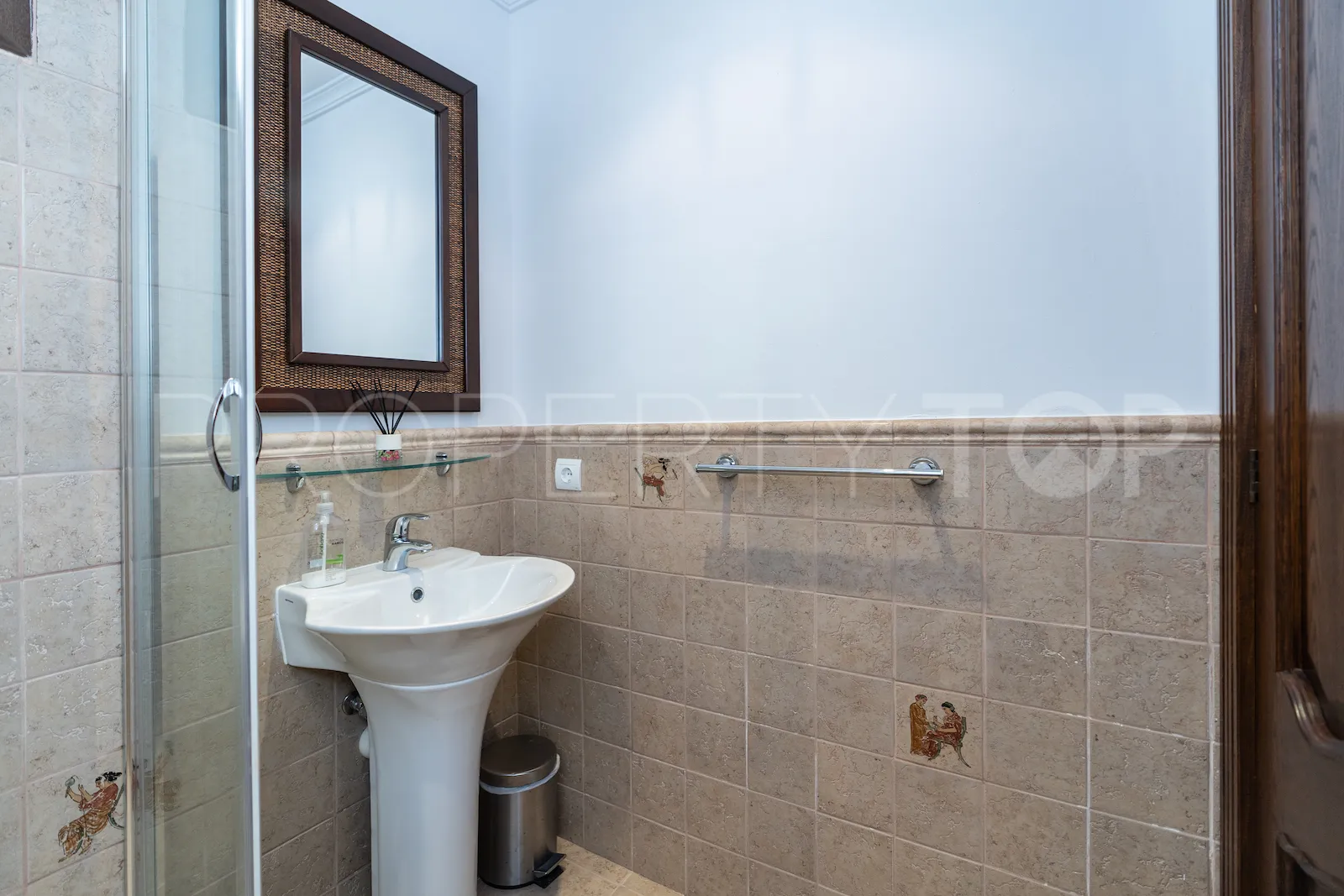 Se vende villa de 6 dormitorios en Benahavis