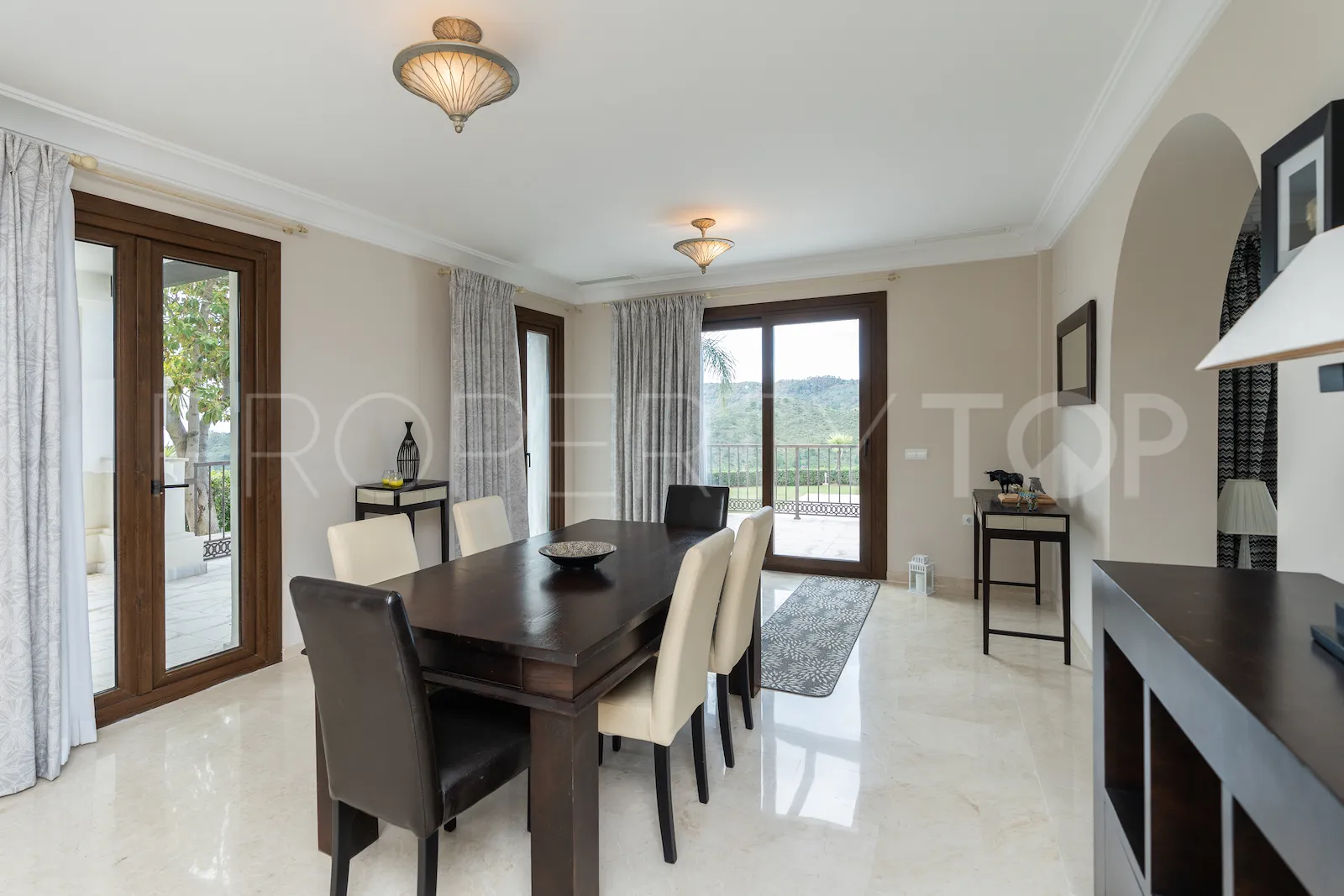 Se vende villa de 6 dormitorios en Benahavis