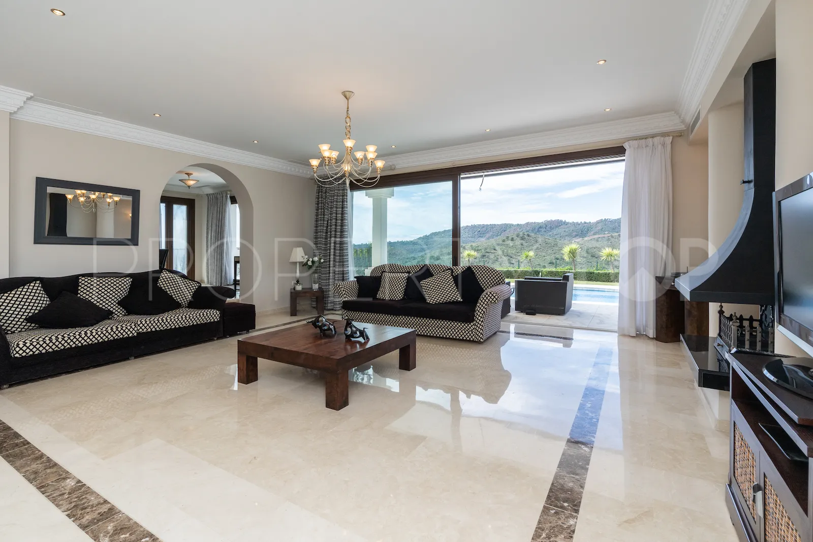 Se vende villa de 6 dormitorios en Benahavis