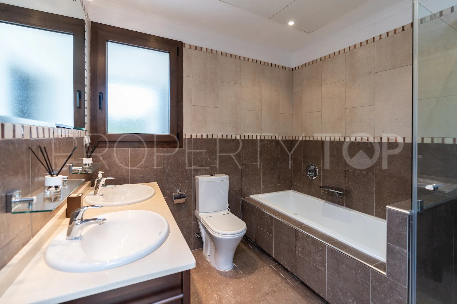 Se vende villa de 6 dormitorios en Benahavis
