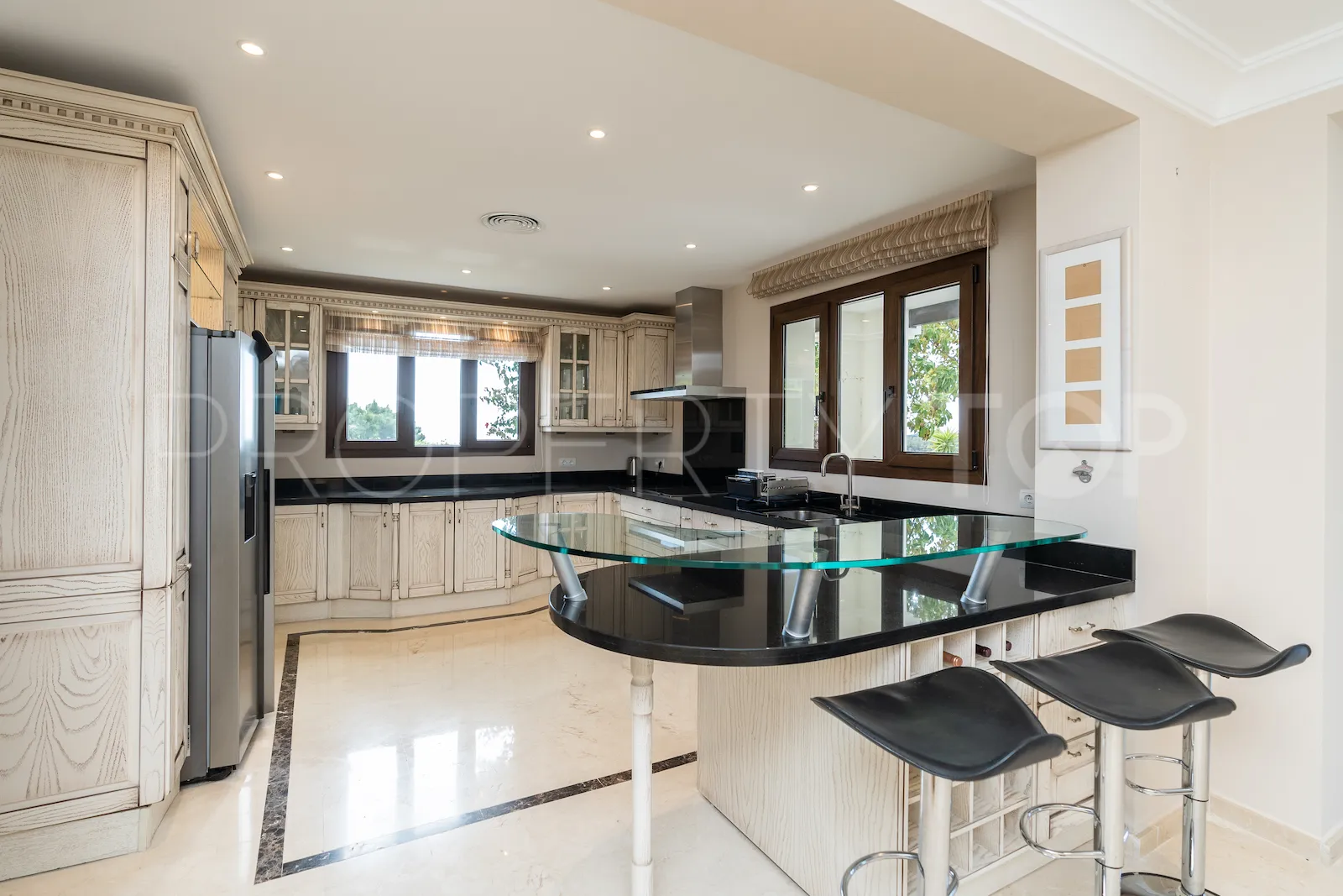 Se vende villa de 6 dormitorios en Benahavis