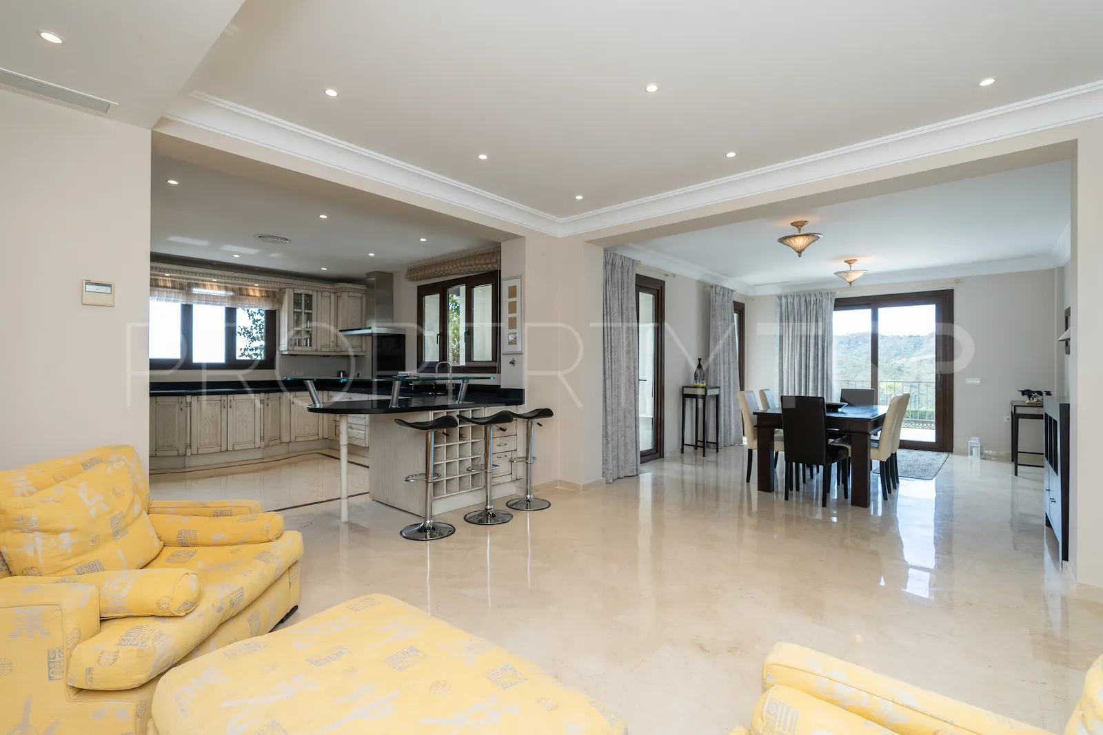 Se vende villa de 6 dormitorios en Benahavis