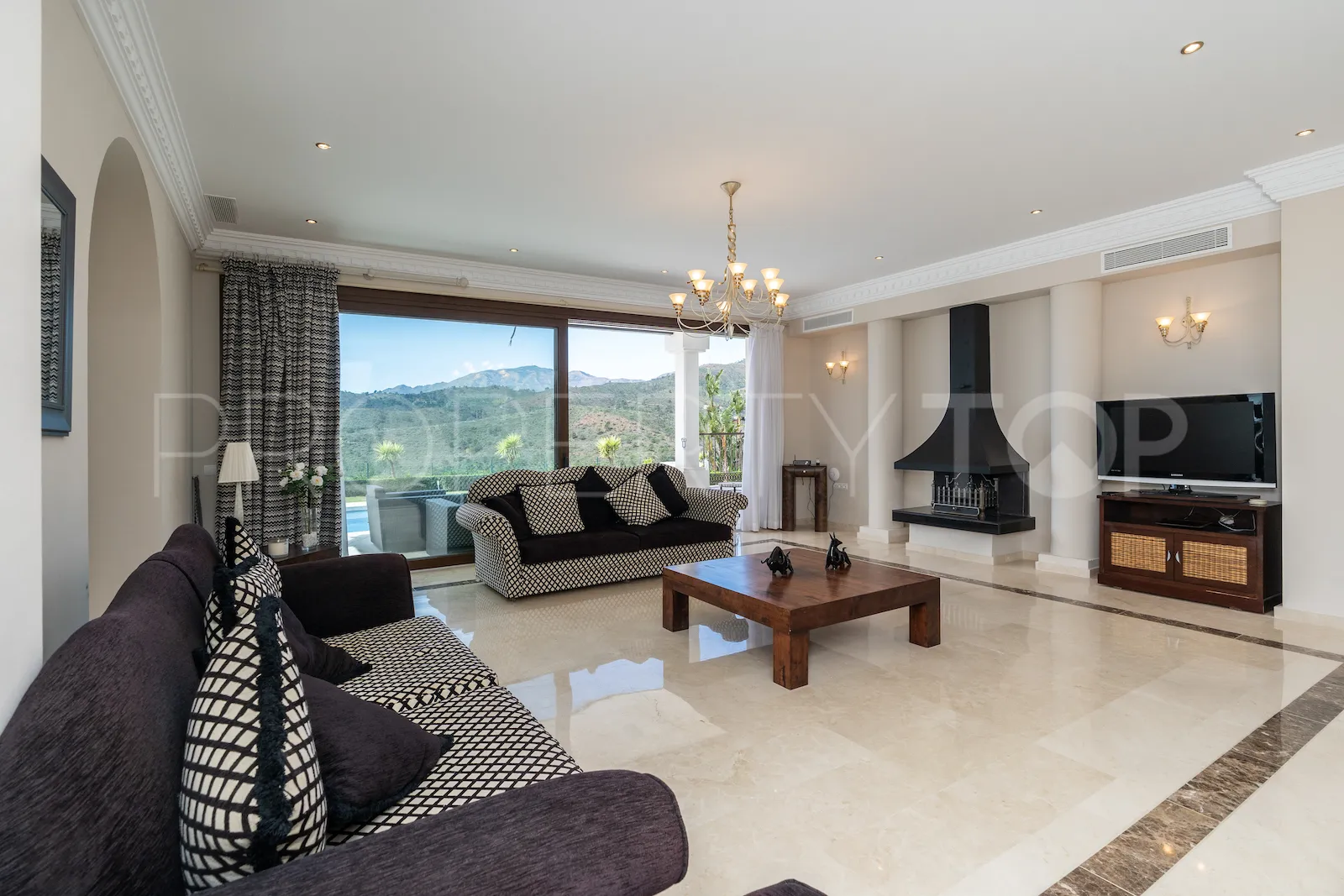 Se vende villa de 6 dormitorios en Benahavis