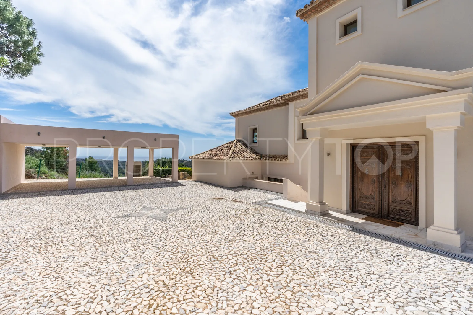 Se vende villa de 6 dormitorios en Benahavis