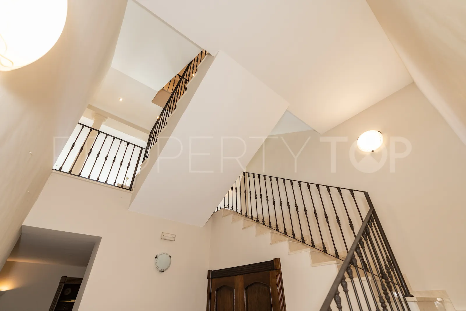 Se vende villa de 6 dormitorios en Benahavis