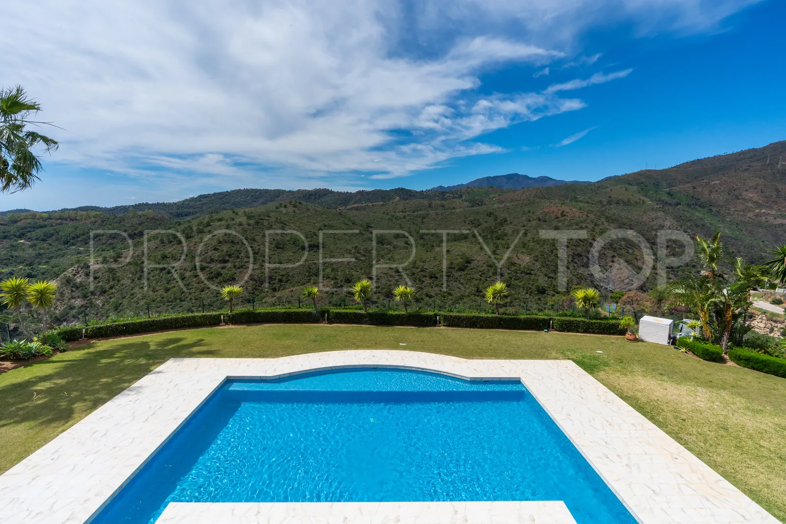 Se vende villa de 6 dormitorios en Benahavis